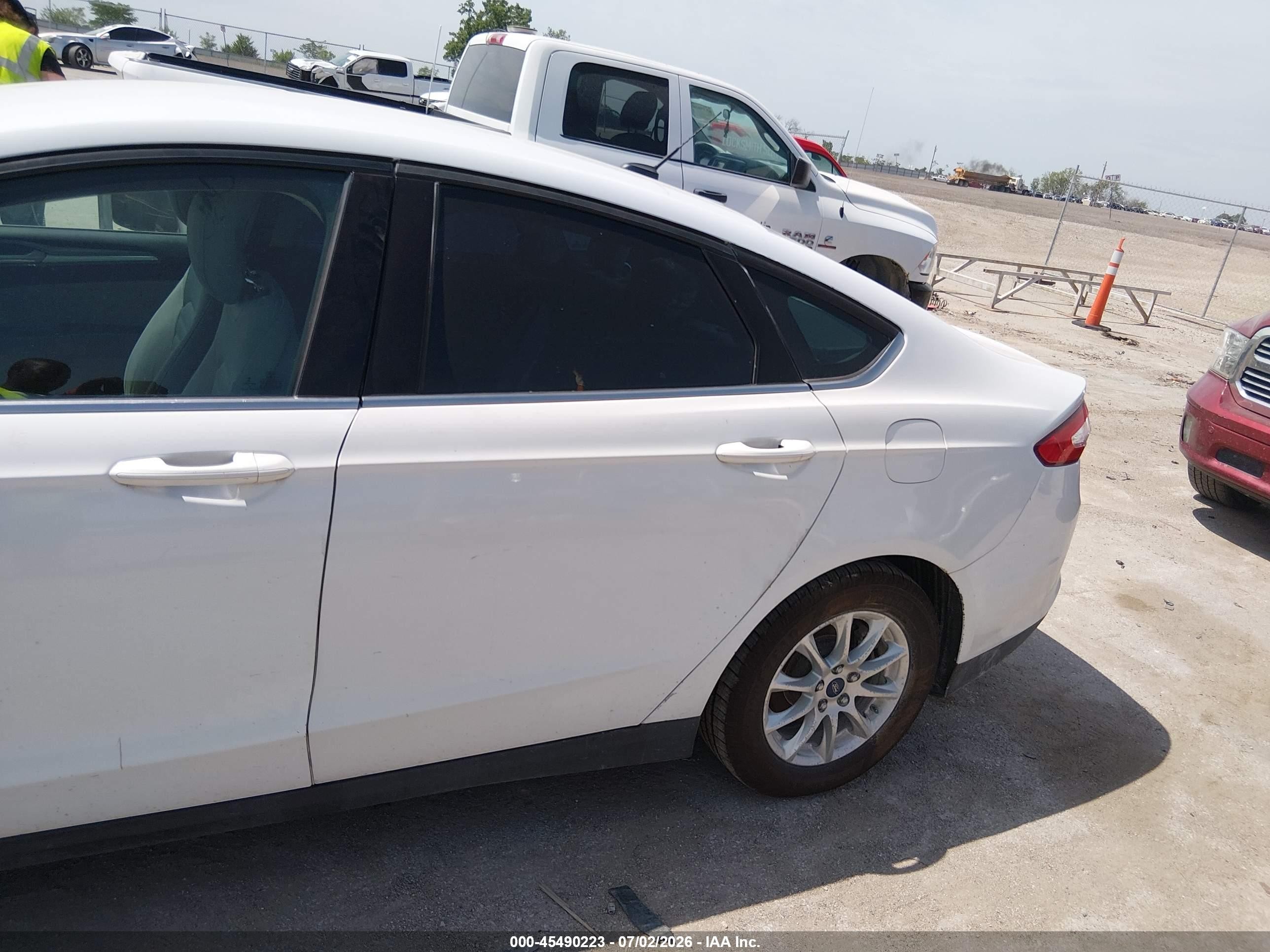 2015 Ford Fusion S White vin: 3FA6P0G71FR138816