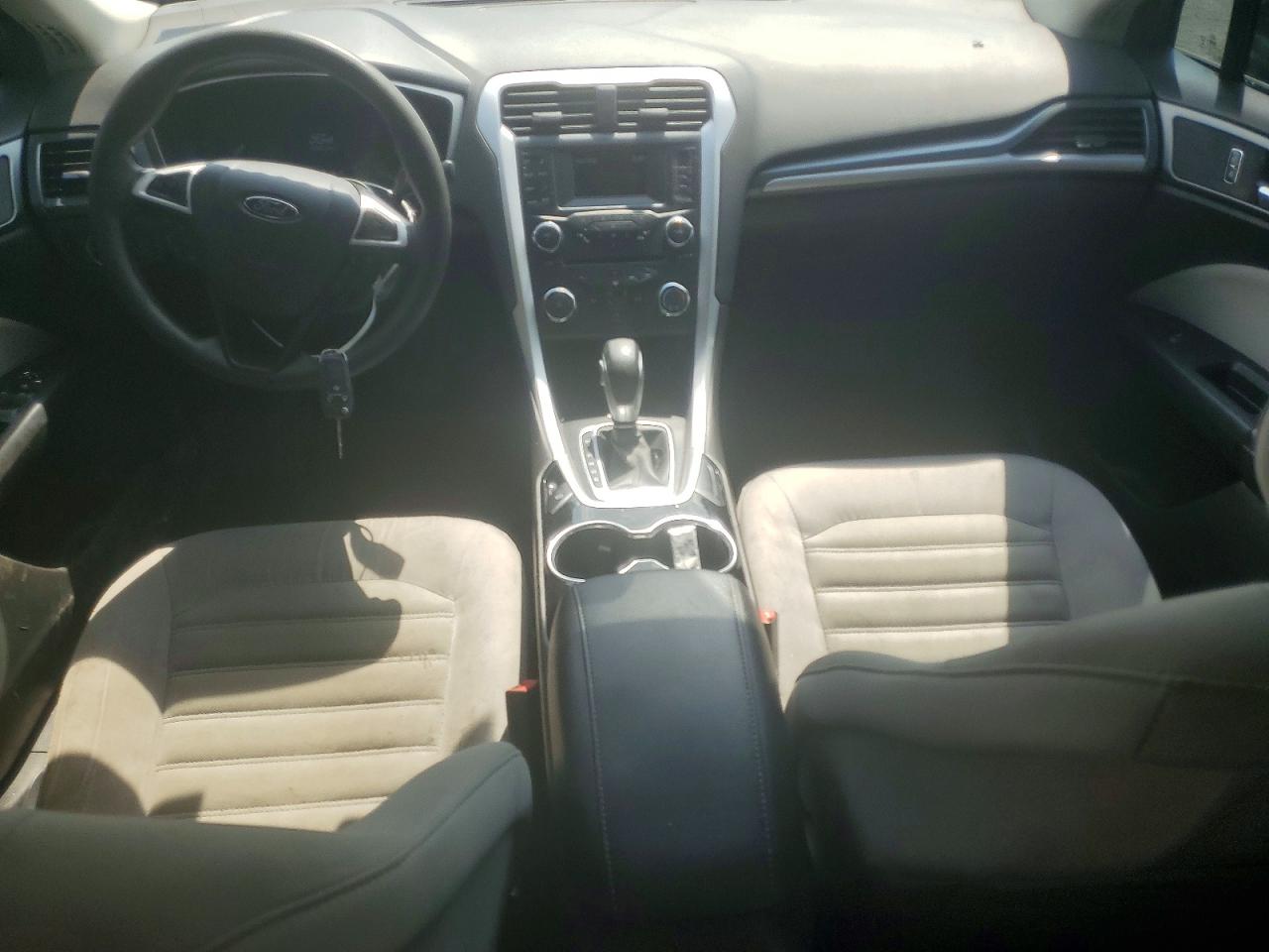 2015 Ford Fusion S Серый vin: 3FA6P0G71FR149783