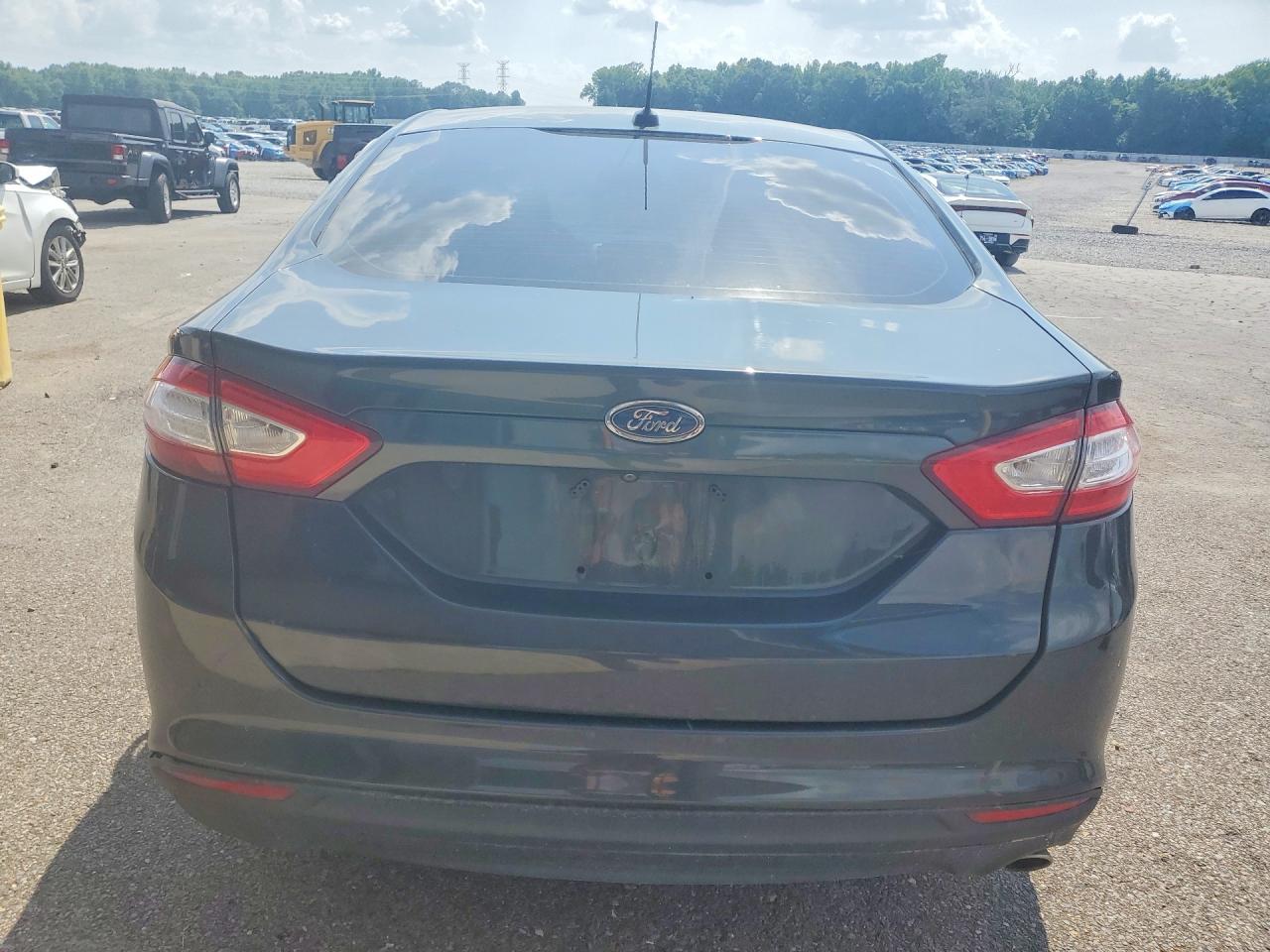 2015 Ford Fusion S Серый vin: 3FA6P0G71FR149783