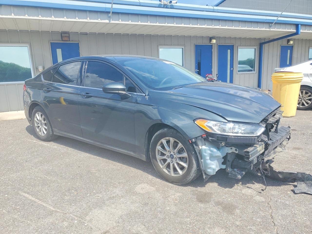 2015 Ford Fusion S Серый vin: 3FA6P0G71FR149783