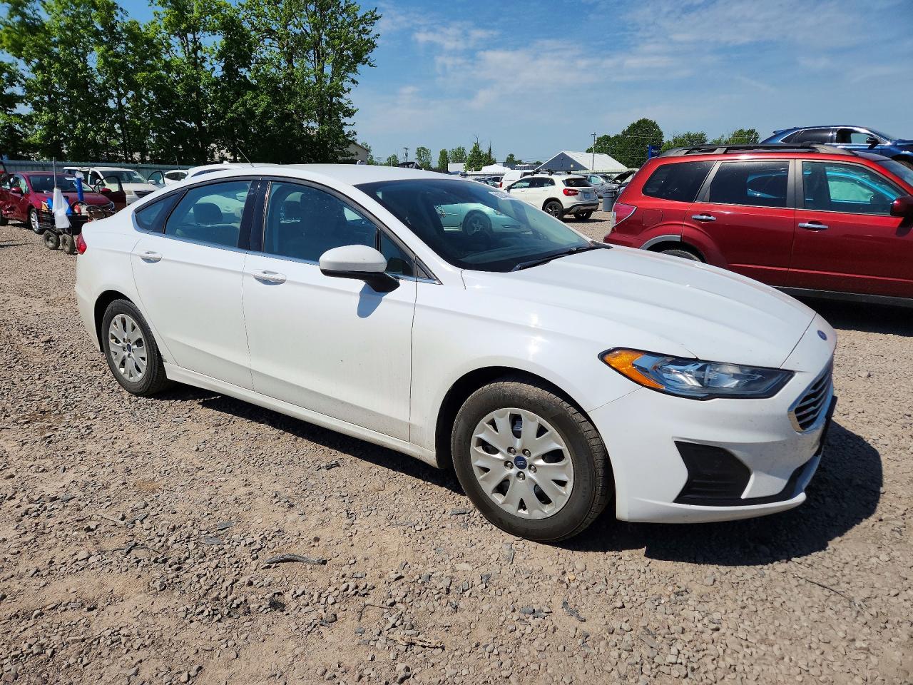 2019 Ford Fusion S White vin: 3FA6P0G71KR142102