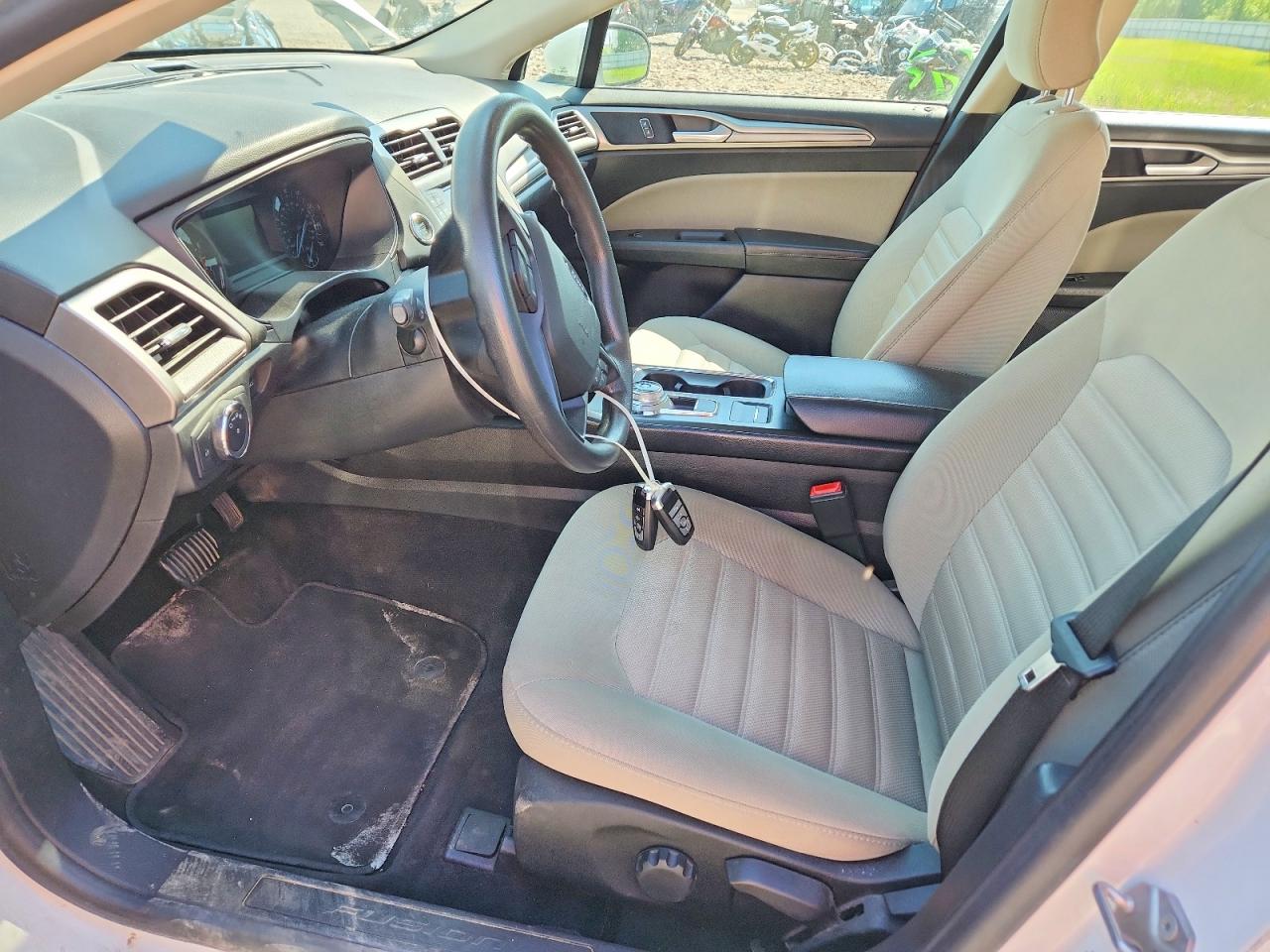 2019 Ford Fusion S White vin: 3FA6P0G71KR142102