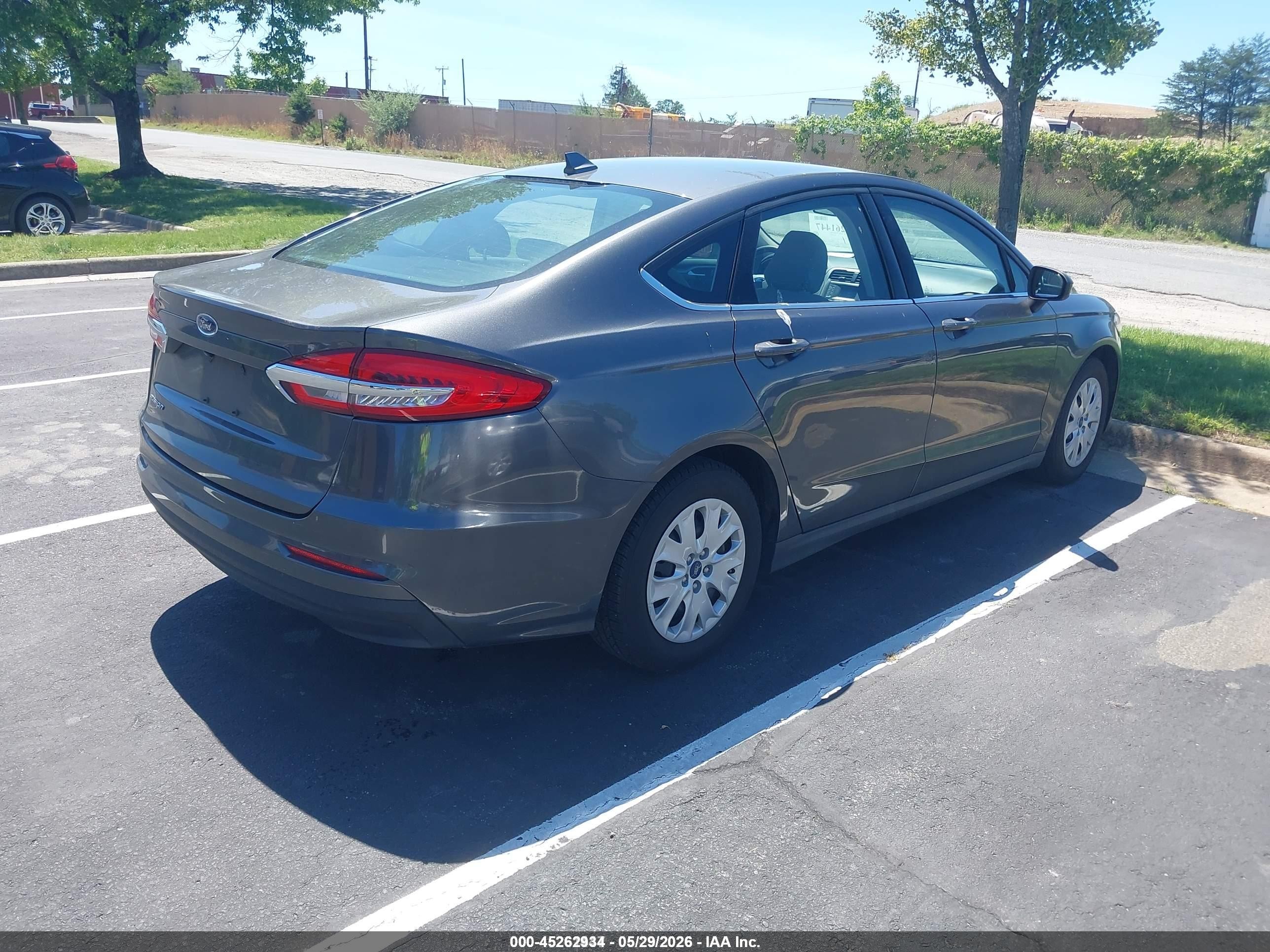 2020 Ford Fusion S Gray vin: 3FA6P0G71LR196694