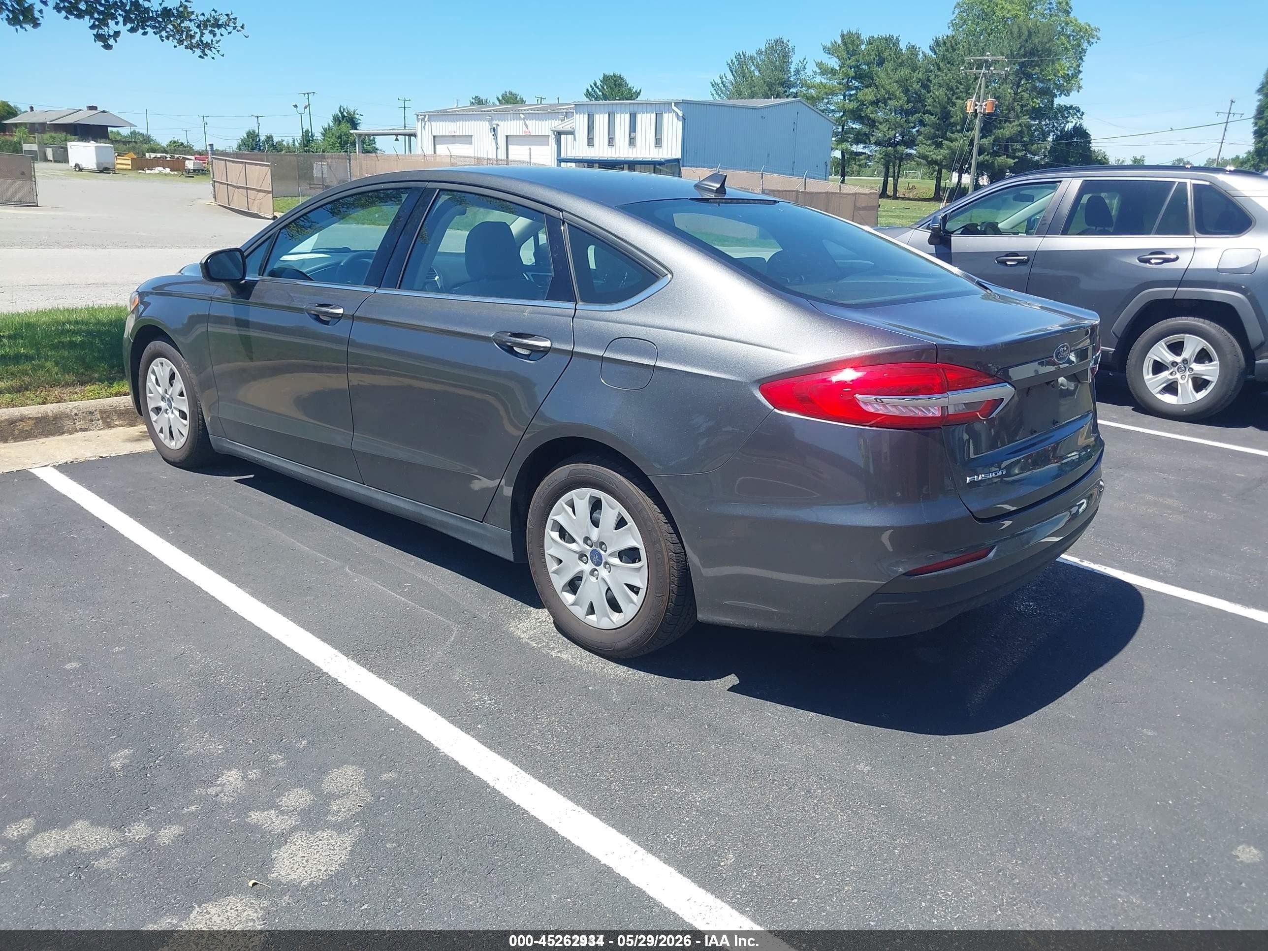 2020 Ford Fusion S Gray vin: 3FA6P0G71LR196694