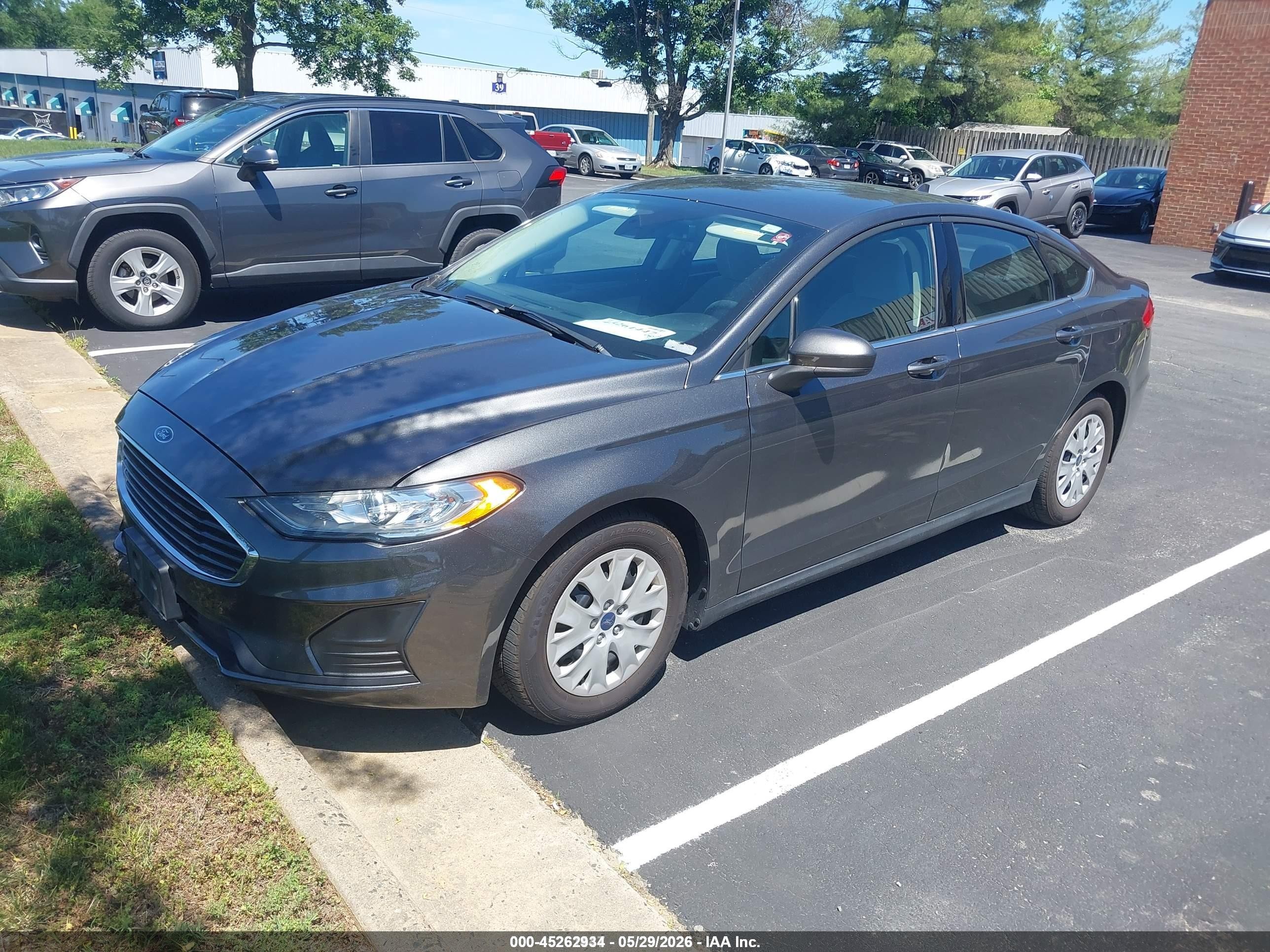 2020 Ford Fusion S Gray vin: 3FA6P0G71LR196694