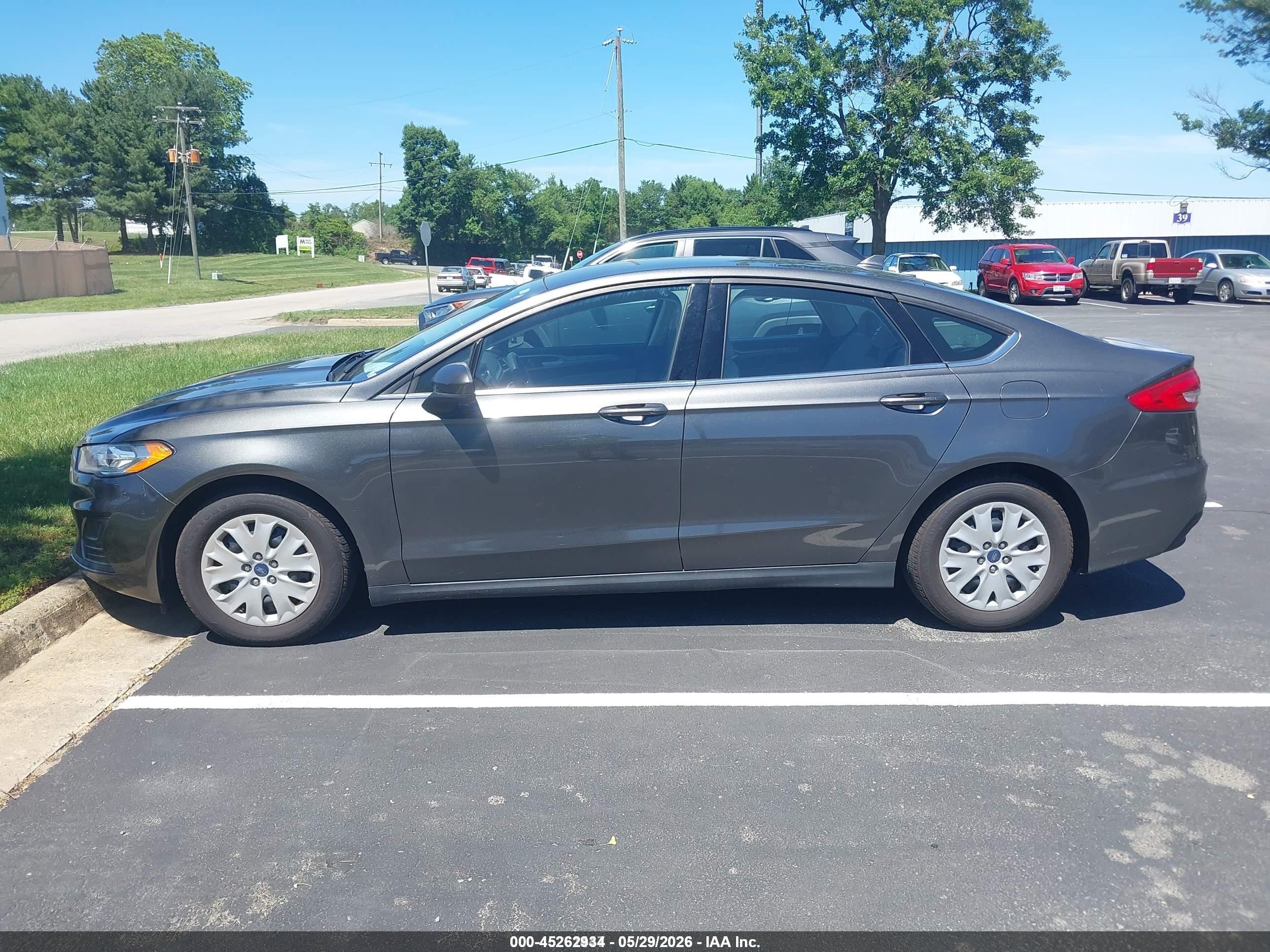 2020 Ford Fusion S Gray vin: 3FA6P0G71LR196694