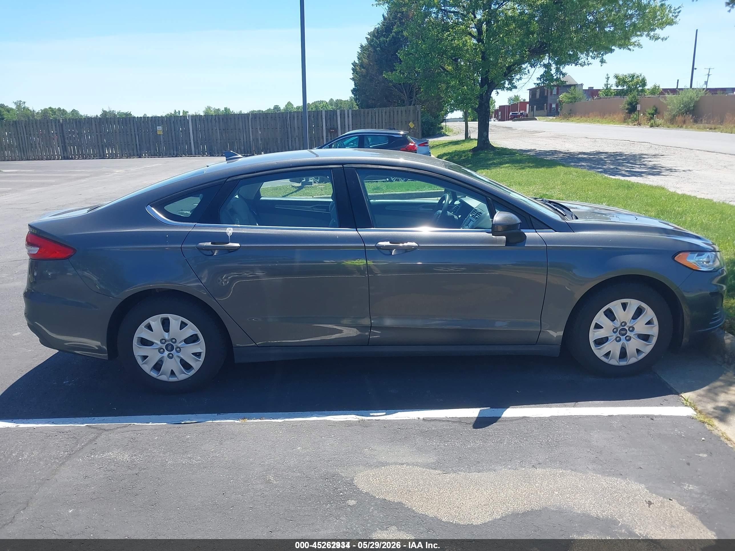 2020 Ford Fusion S Gray vin: 3FA6P0G71LR196694