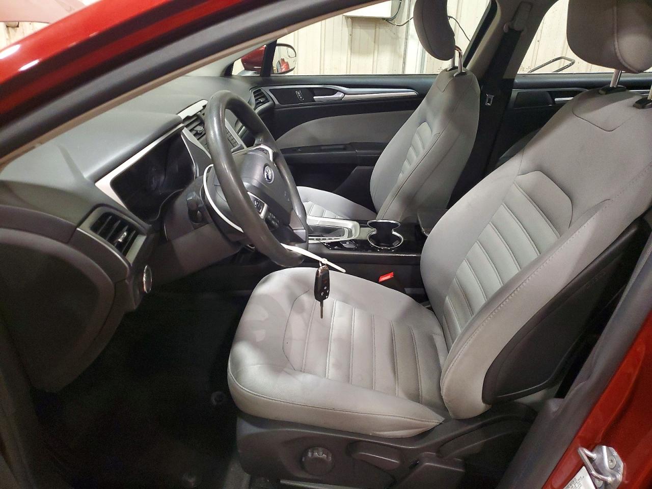 2014 Ford Fusion S Red vin: 3FA6P0G72ER264522