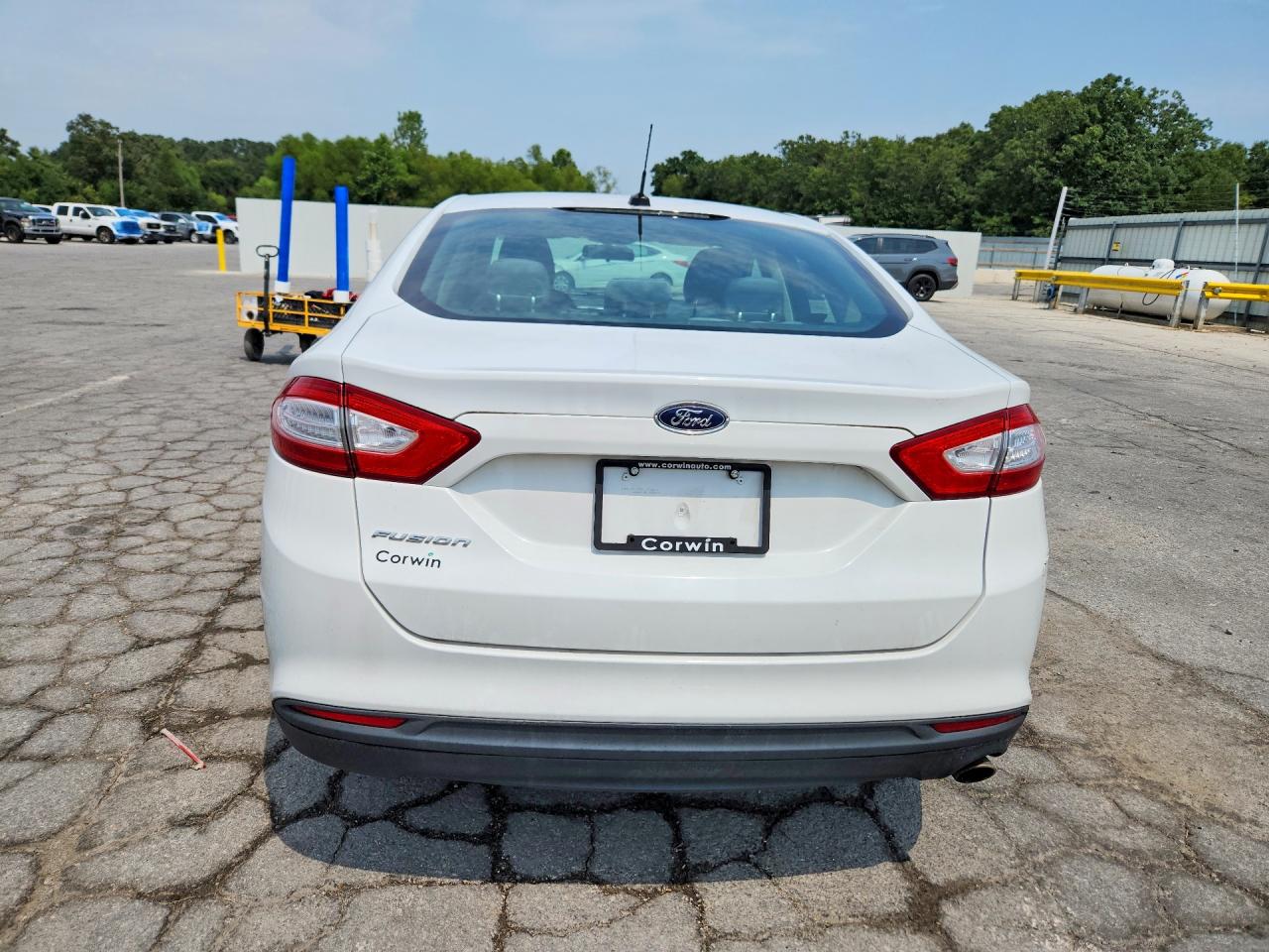 2014 Ford Fusion S White vin: 3FA6P0G72ER338733