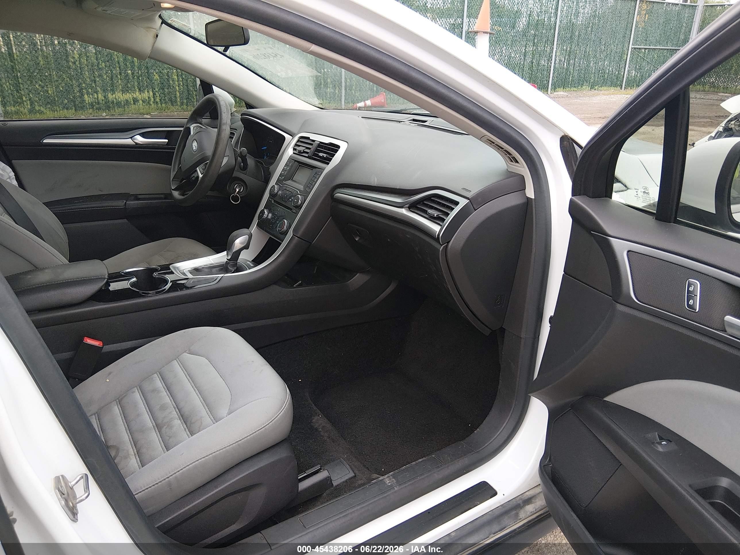 2015 Ford Fusion S White vin: 3FA6P0G72FR131552