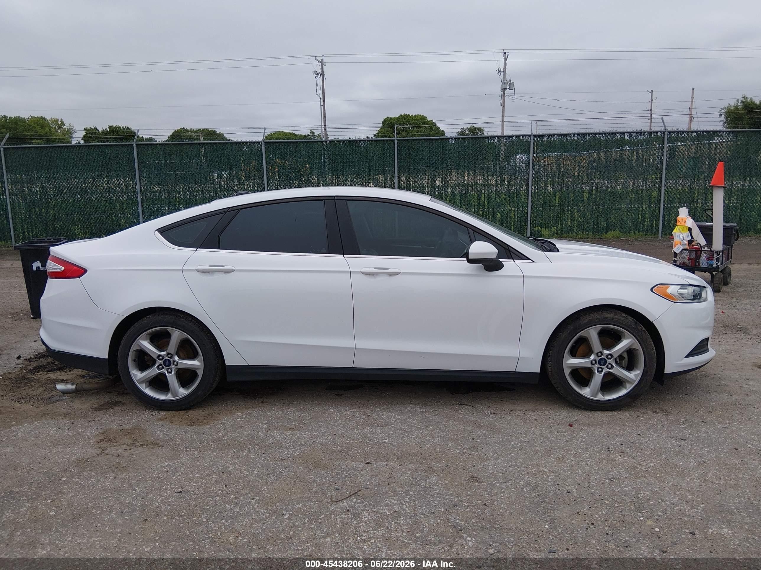 2015 Ford Fusion S White vin: 3FA6P0G72FR131552