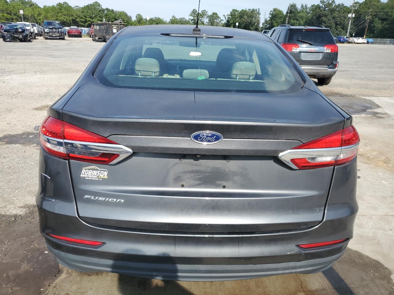 2019 Ford Fusion S Gray vin: 3FA6P0G72KR280585