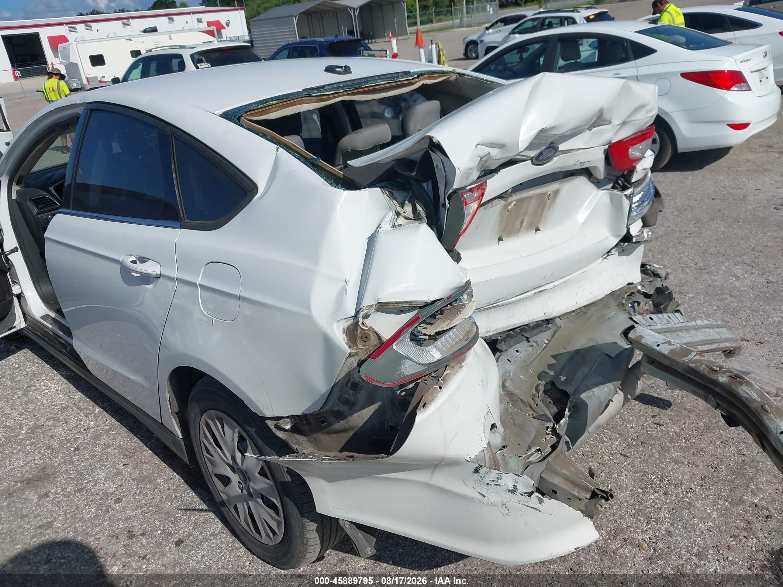 2013 Ford Fusion S Белый vin: 3FA6P0G73DR328288