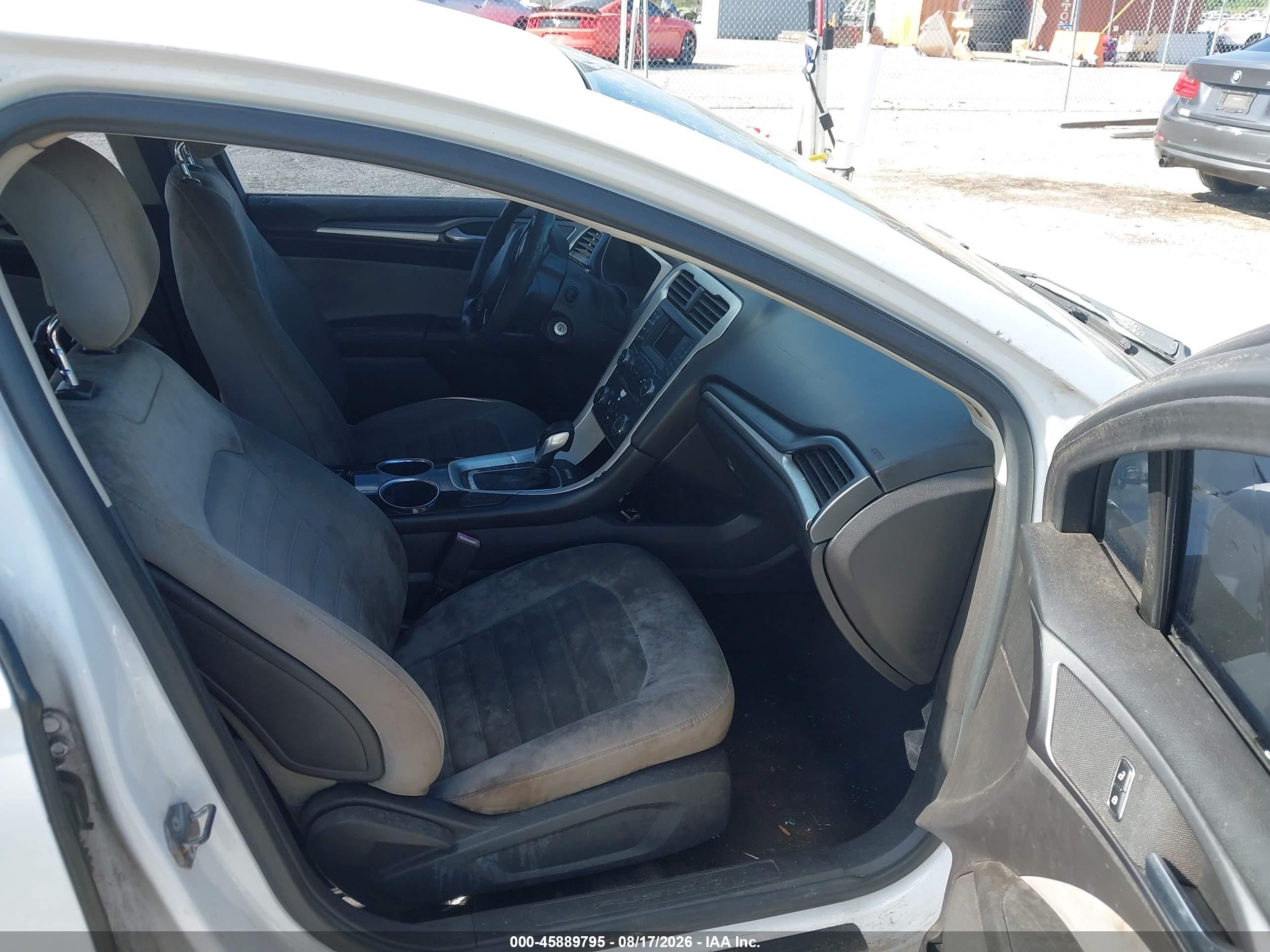 2013 Ford Fusion S Белый vin: 3FA6P0G73DR328288