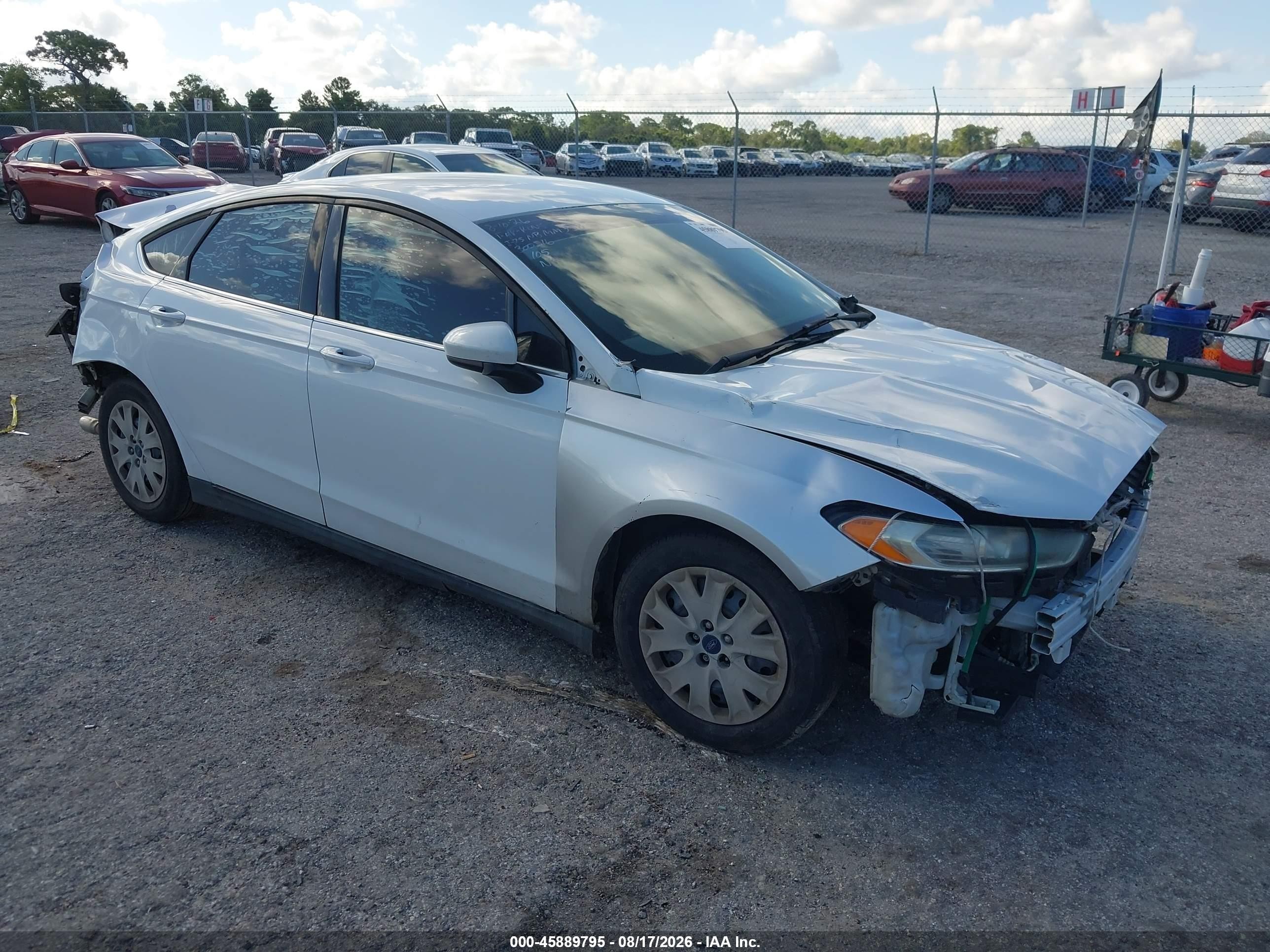 2013 Ford Fusion S Белый vin: 3FA6P0G73DR328288