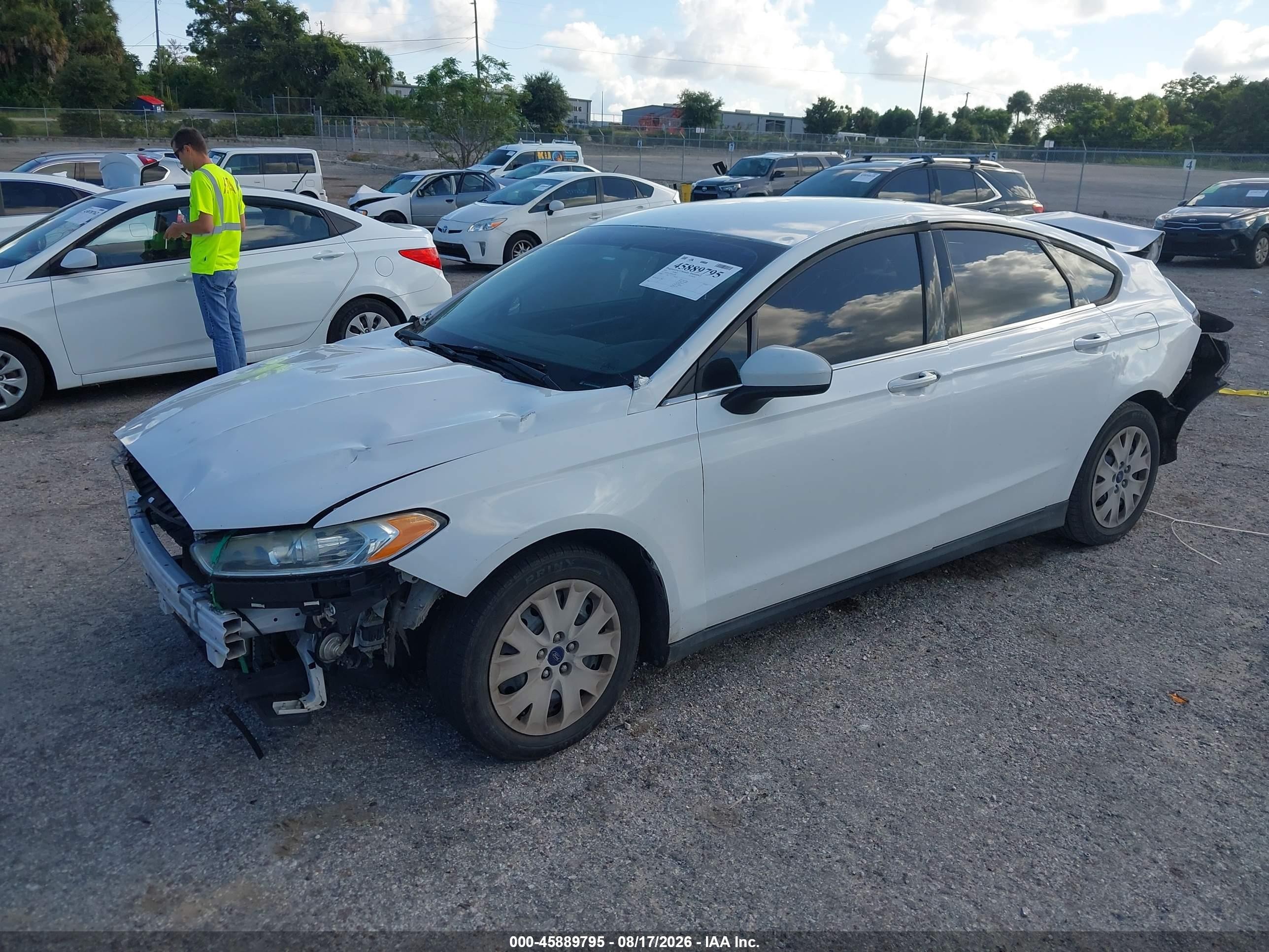2013 Ford Fusion S Белый vin: 3FA6P0G73DR328288