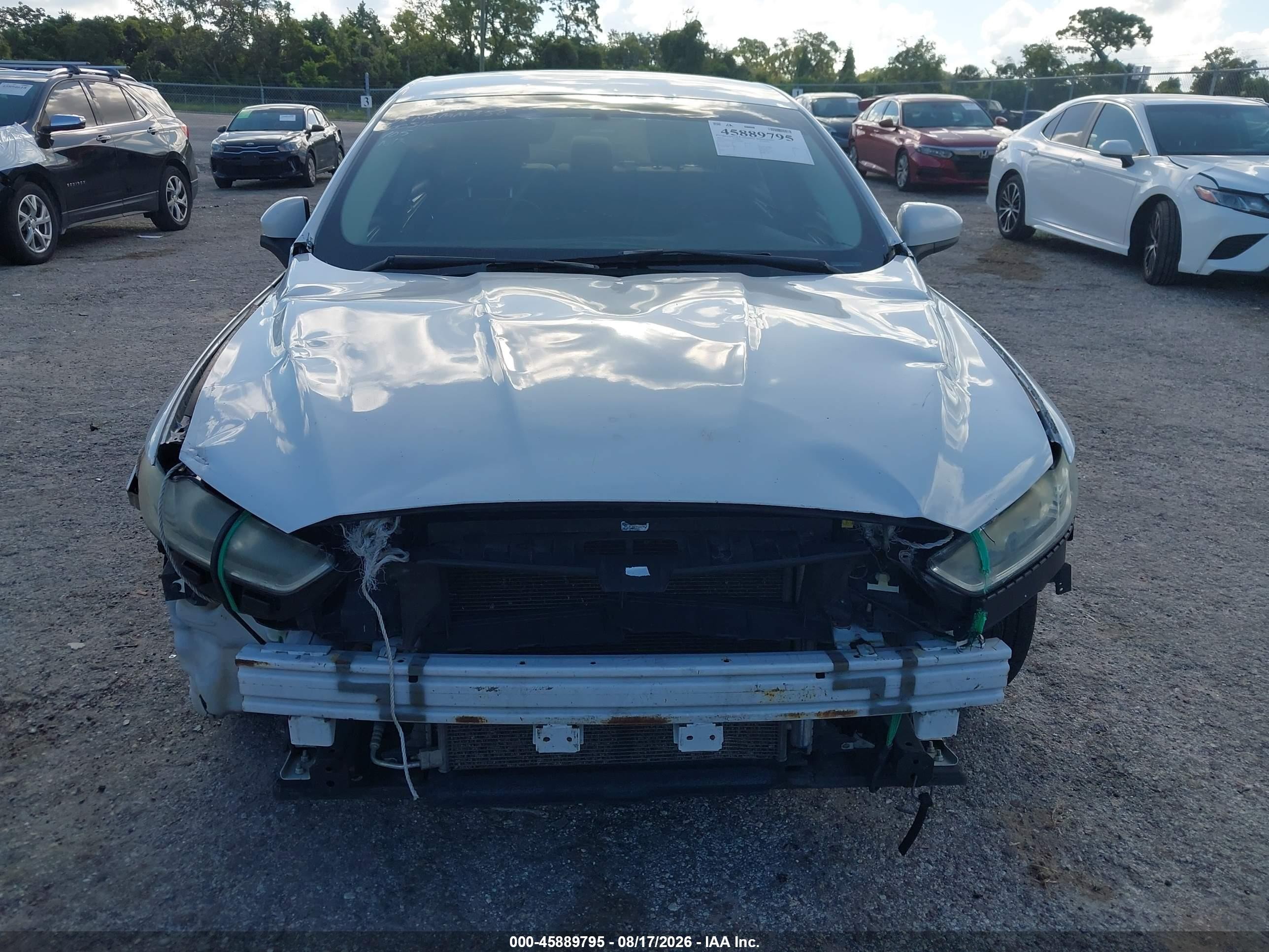 2013 Ford Fusion S Белый vin: 3FA6P0G73DR328288
