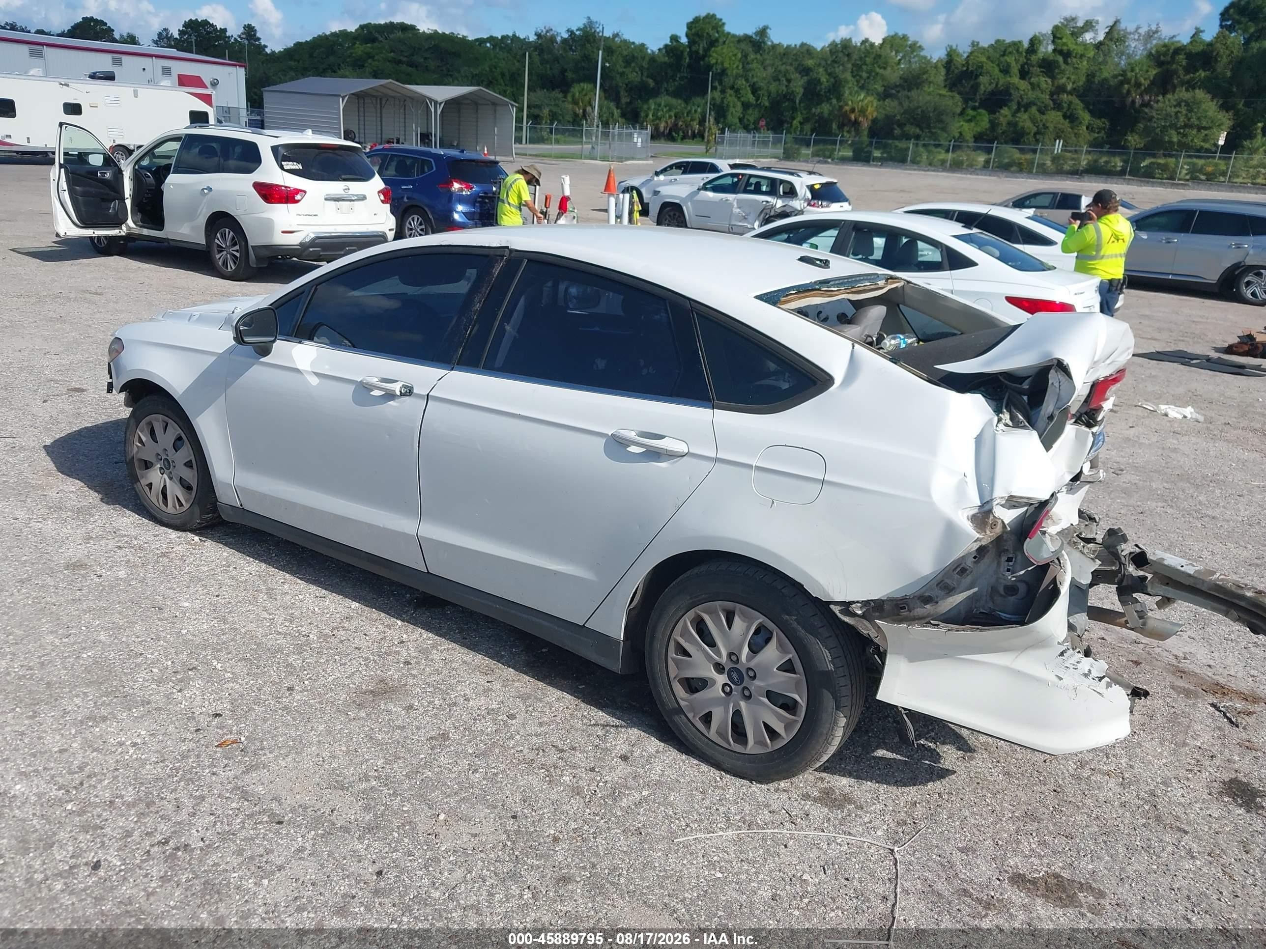 2013 Ford Fusion S Белый vin: 3FA6P0G73DR328288