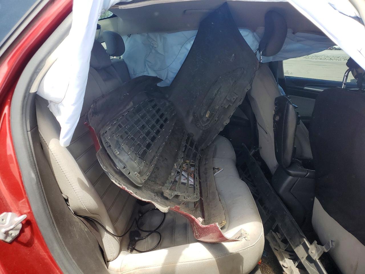 2014 Ford Fusion S Red vin: 3FA6P0G73ER107193