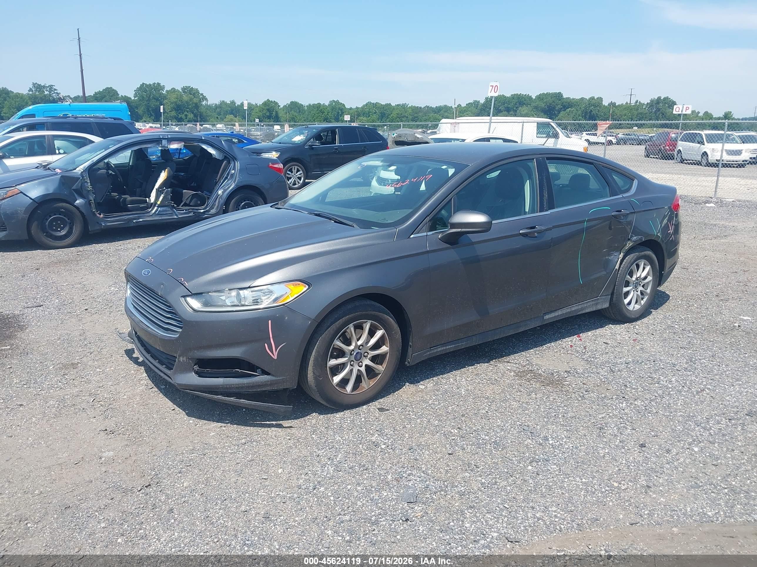 2015 Ford Fusion S Серый vin: 3FA6P0G73FR124321