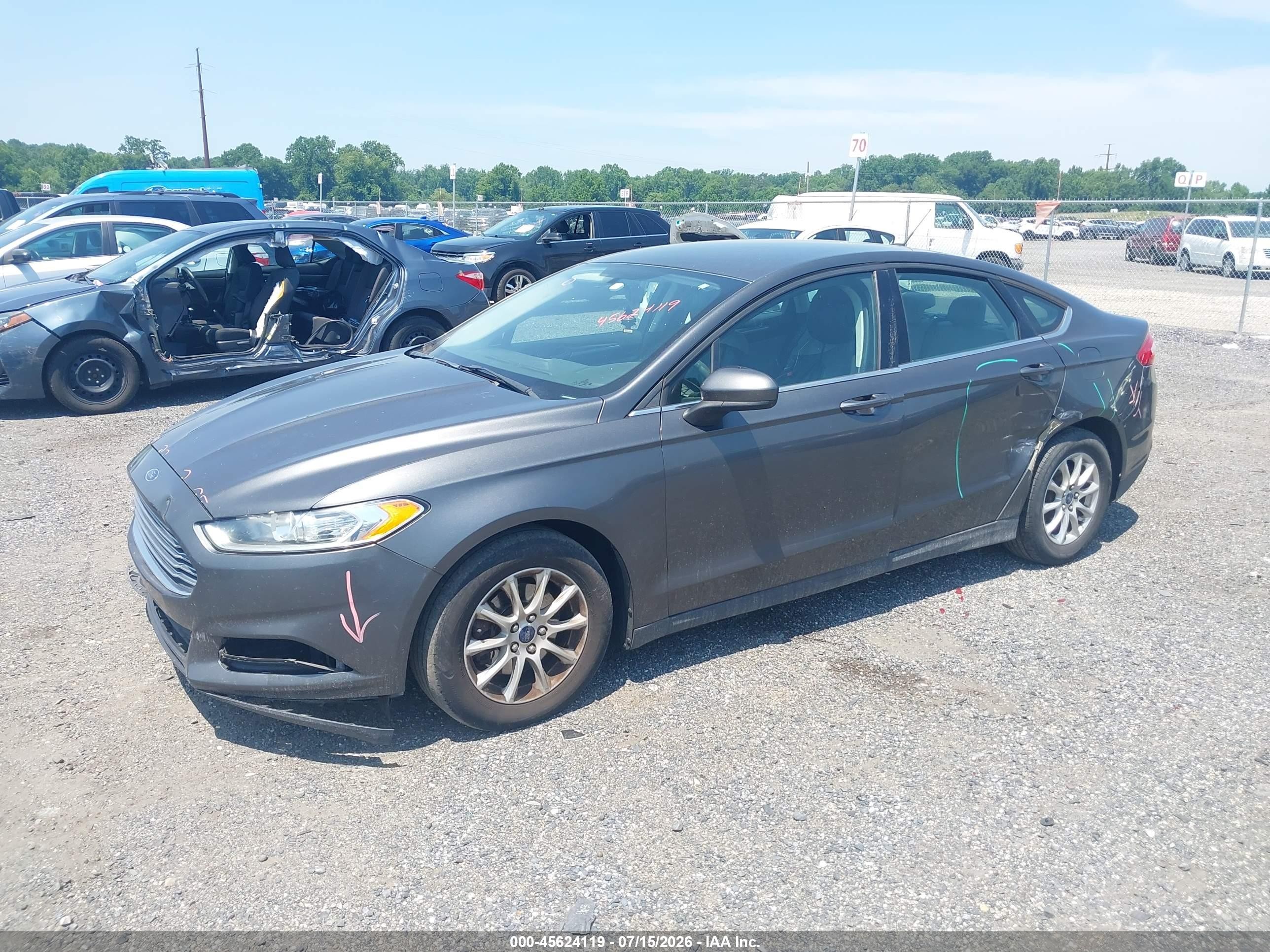 2015 Ford Fusion S Серый vin: 3FA6P0G73FR124321