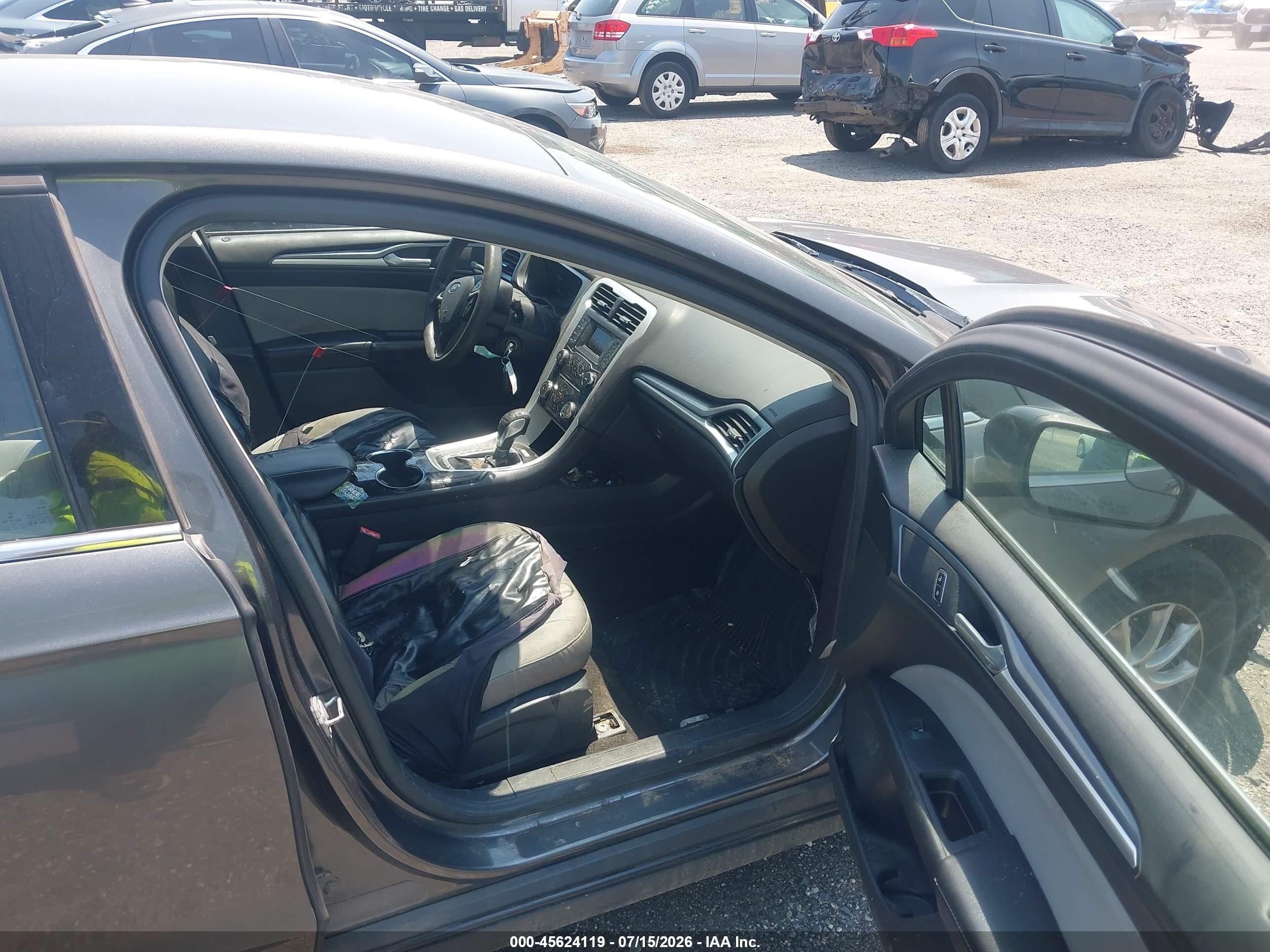 2015 Ford Fusion S Серый vin: 3FA6P0G73FR124321