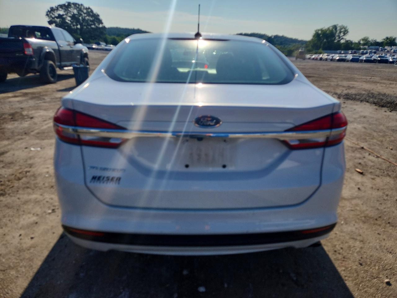 2017 Ford Fusion S White vin: 3FA6P0G73HR372359
