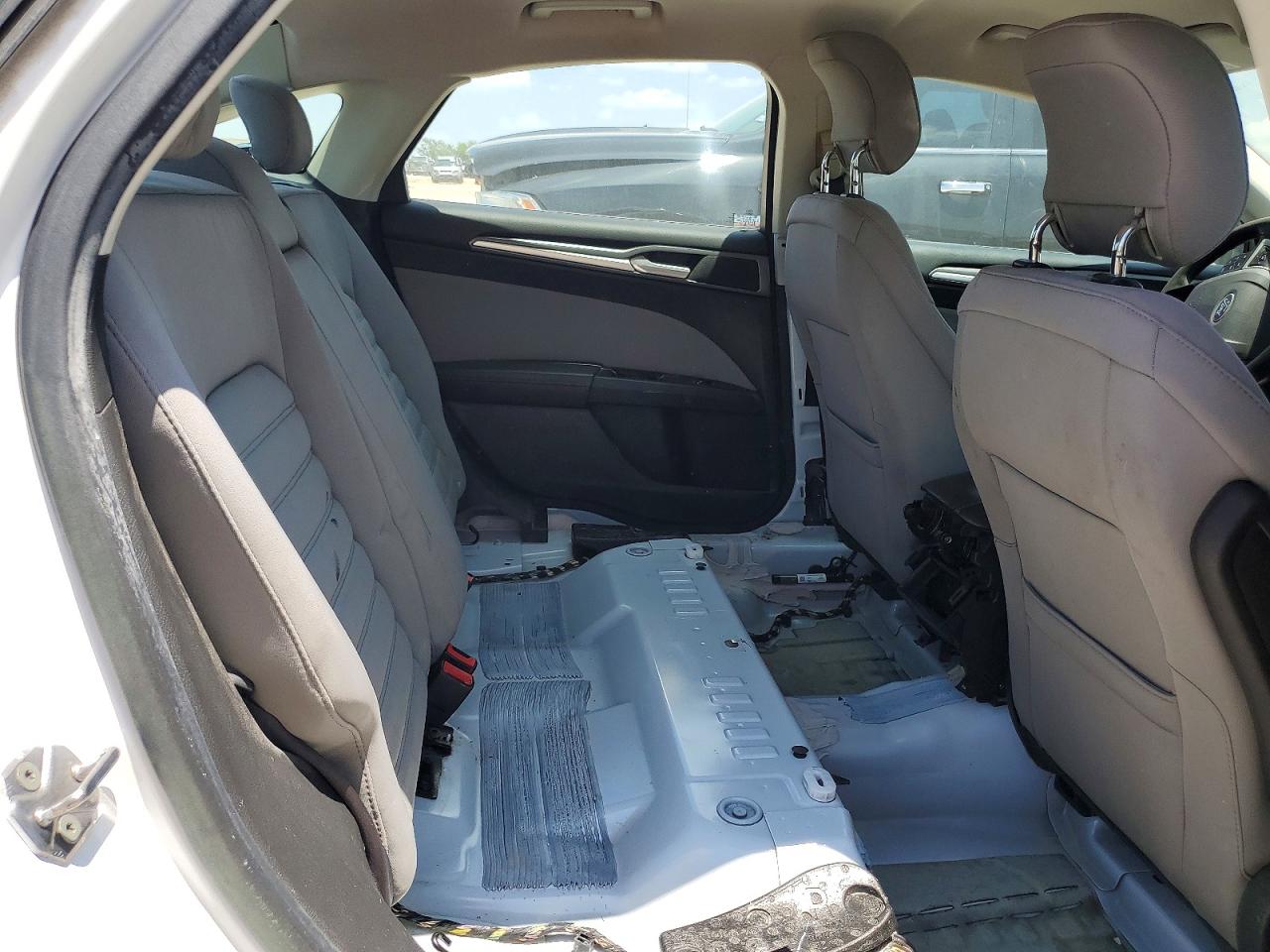 2013 Ford Fusion S White vin: 3FA6P0G74DR127399