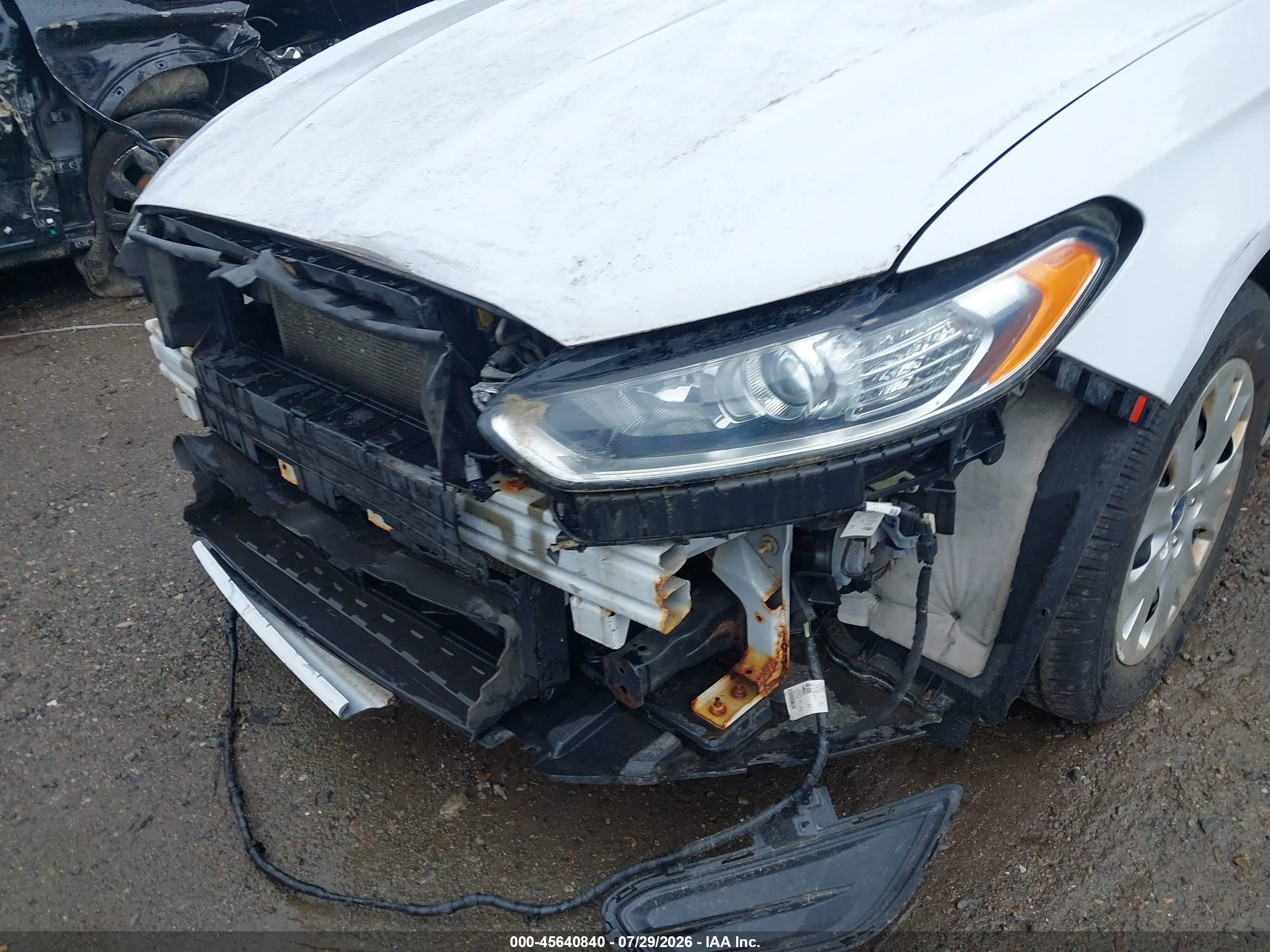 2013 Ford Fusion S Белый vin: 3FA6P0G74DR354124