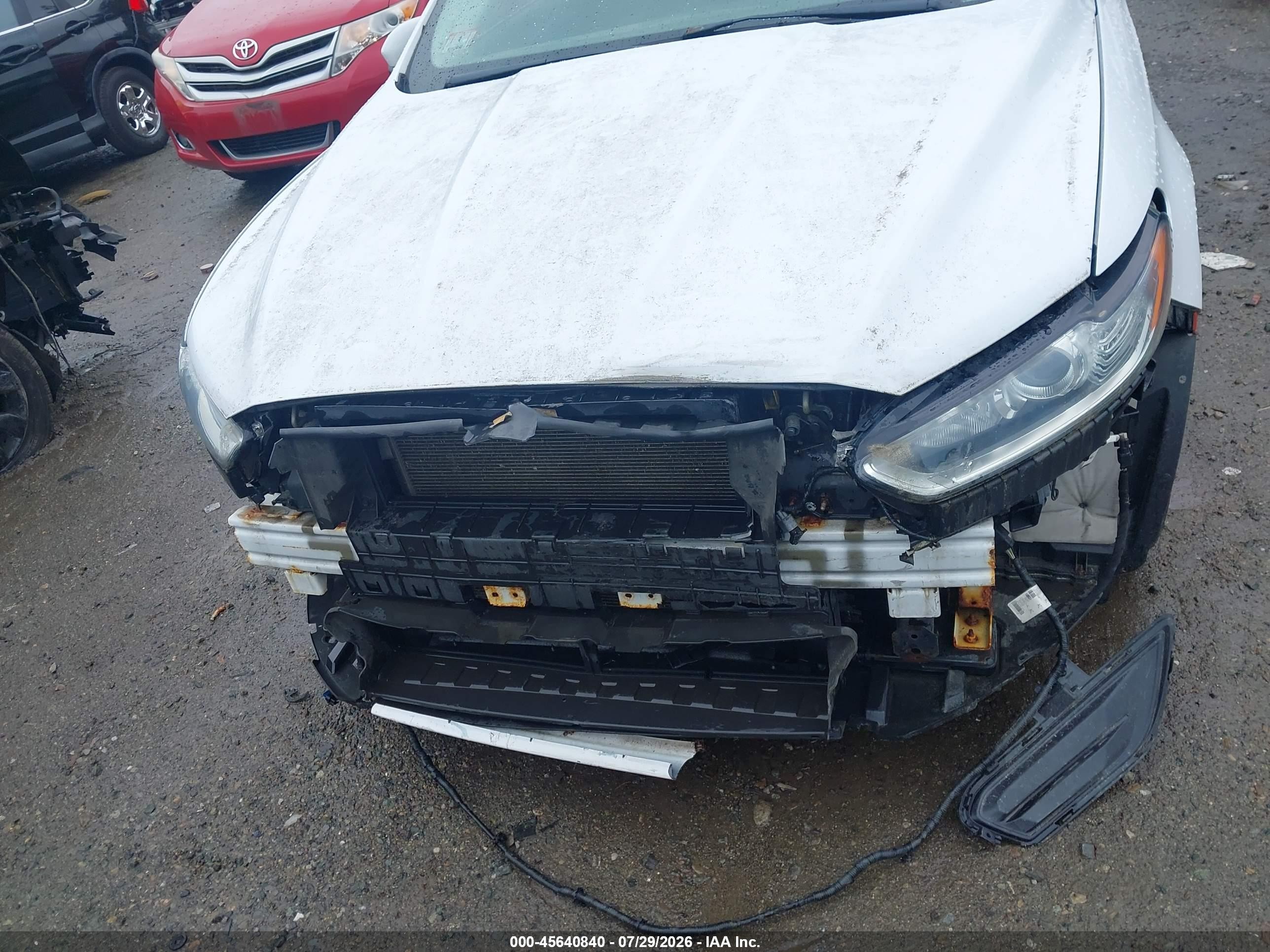 2013 Ford Fusion S Белый vin: 3FA6P0G74DR354124