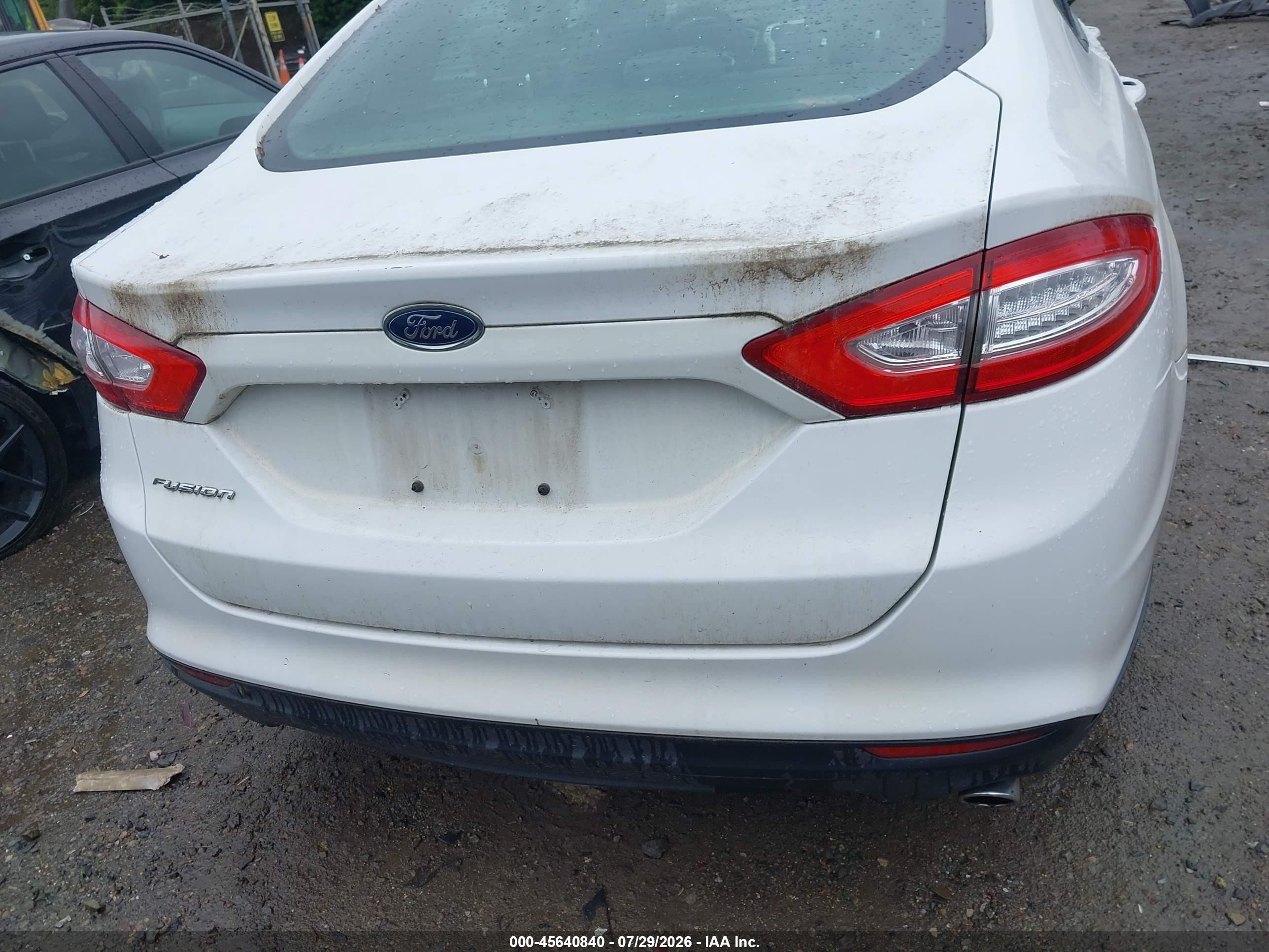 2013 Ford Fusion S Белый vin: 3FA6P0G74DR354124