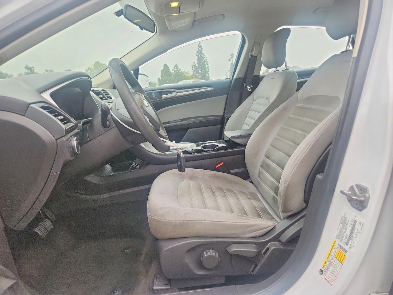 2014 Ford Fusion S Белый vin: 3FA6P0G74ER137691