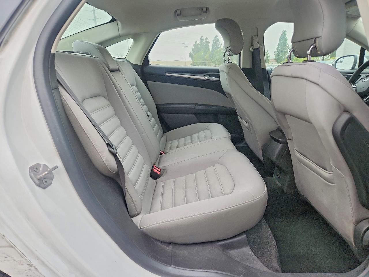 2014 Ford Fusion S Белый vin: 3FA6P0G74ER137691