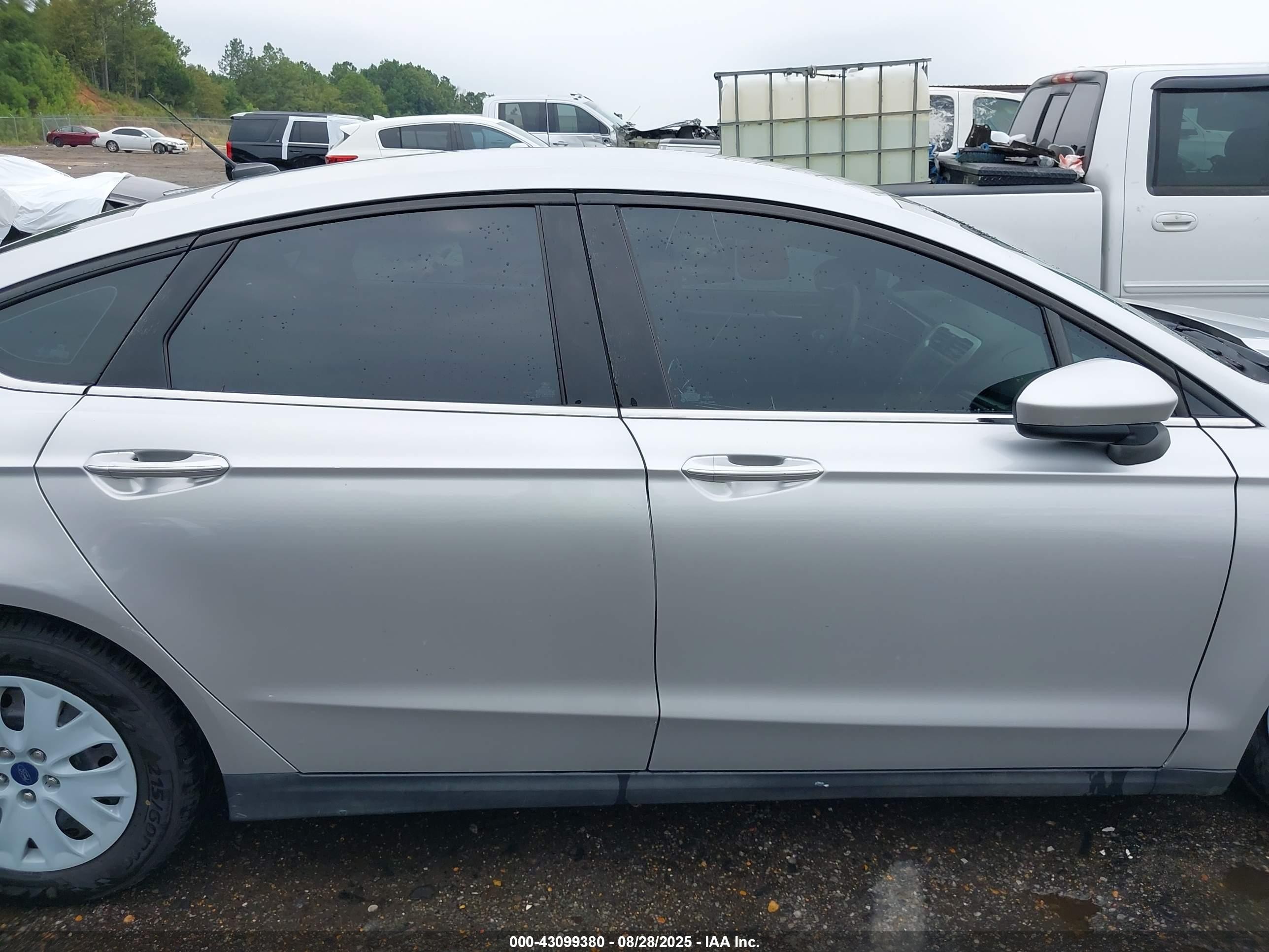 2014 Ford Fusion S Серебряный vin: 3FA6P0G74ER365691