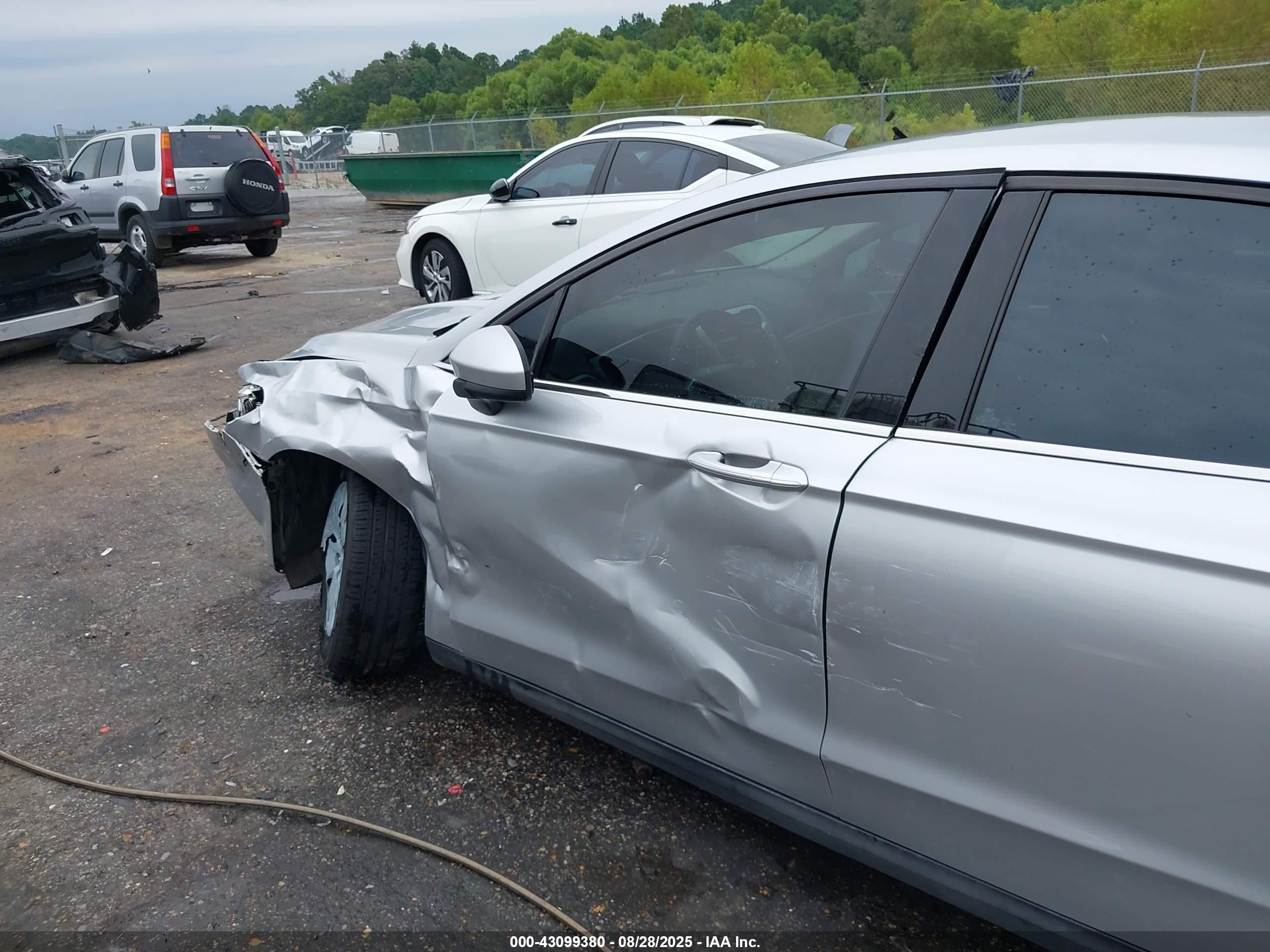 2014 Ford Fusion S Серебряный vin: 3FA6P0G74ER365691