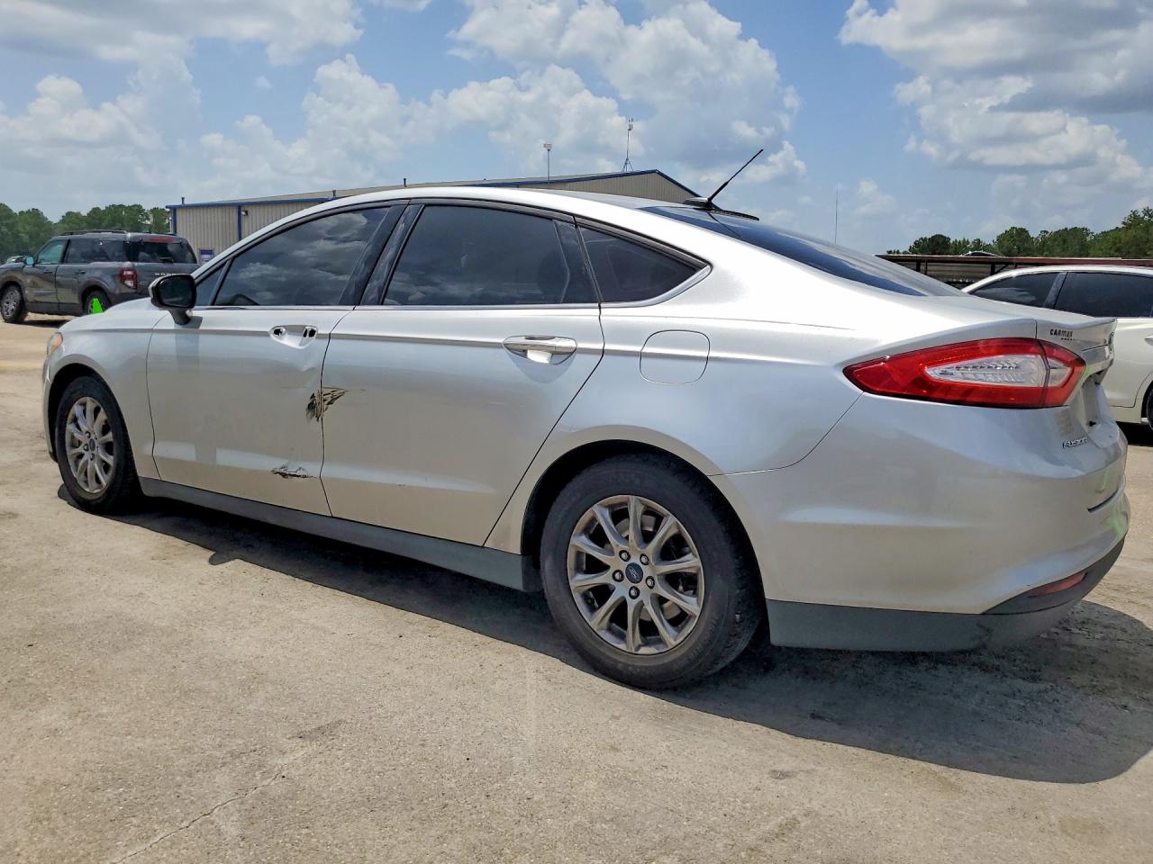 2015 Ford Fusion S Серебряный vin: 3FA6P0G74FR101355