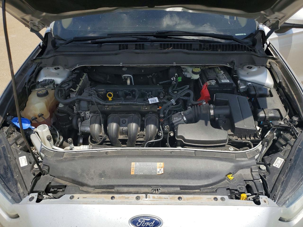 2015 Ford Fusion S Серебряный vin: 3FA6P0G74FR101355