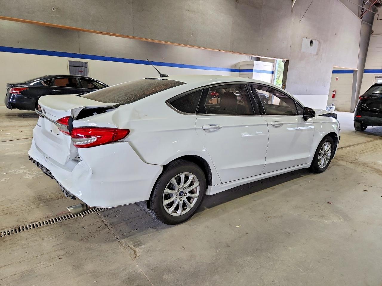 2018 Ford Fusion S White vin: 3FA6P0G74JR283762