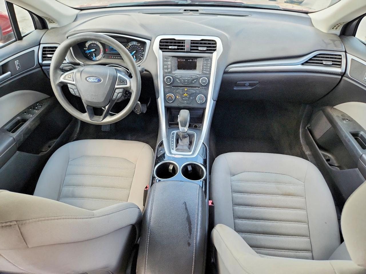 2013 Ford Fusion S Красный vin: 3FA6P0G75DR171072