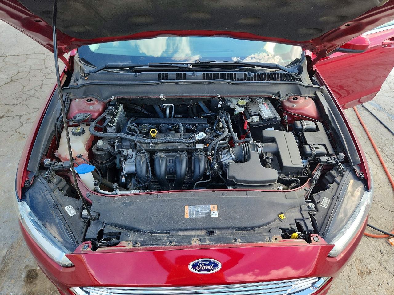 2013 Ford Fusion S Красный vin: 3FA6P0G75DR171072