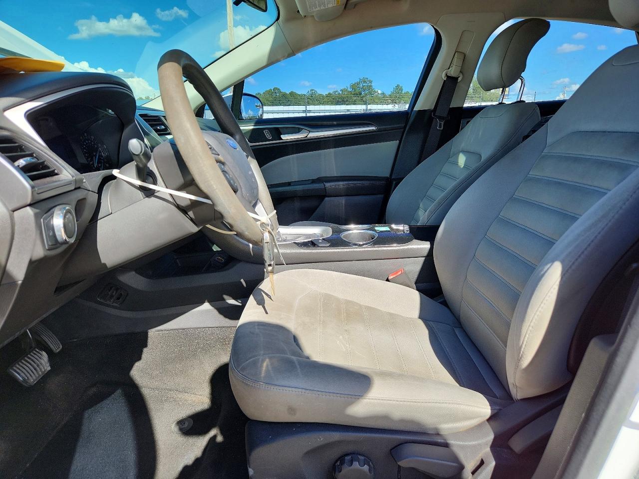2013 Ford Fusion S White vin: 3FA6P0G75DR192035
