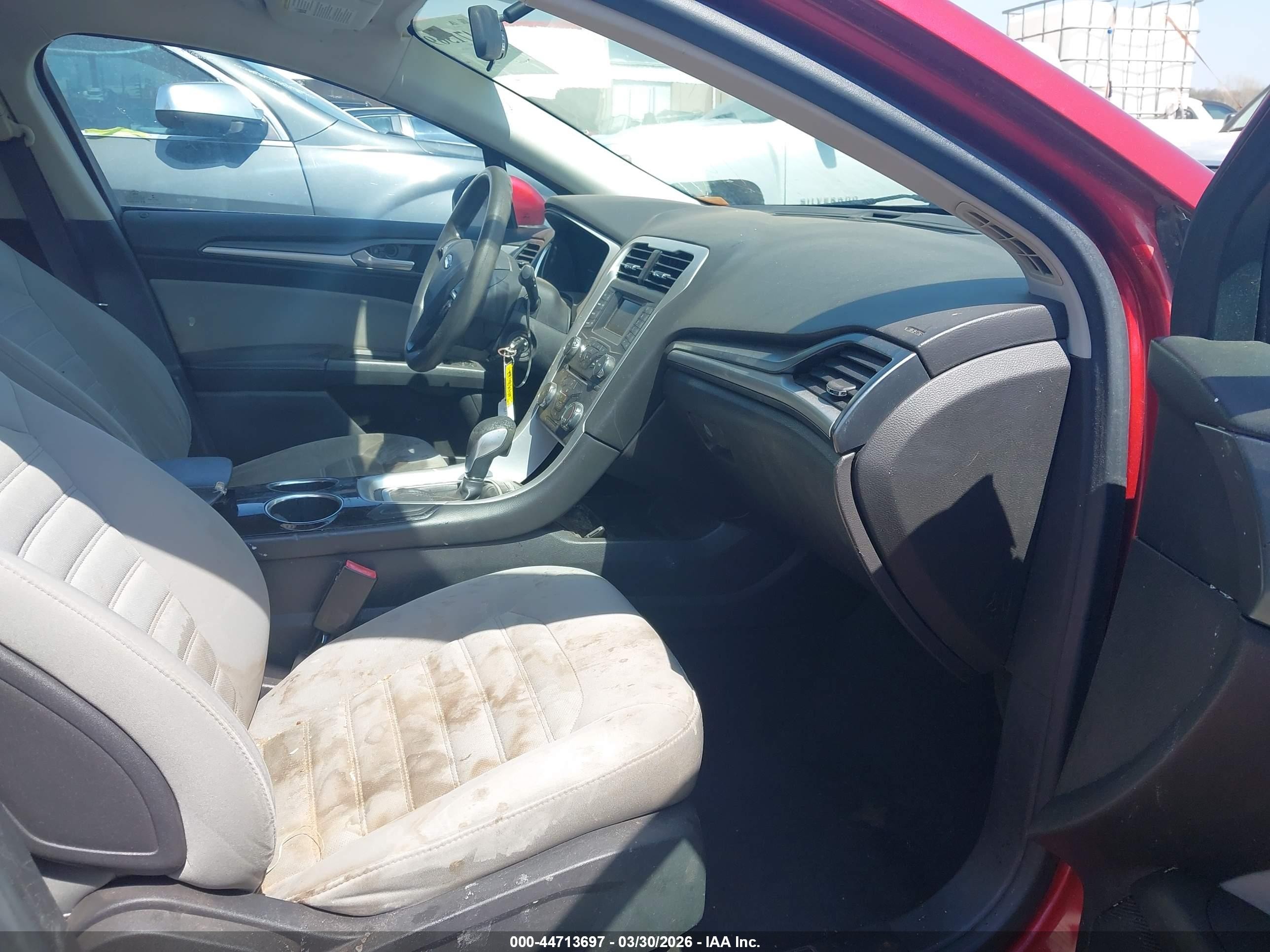 2013 Ford Fusion S Red vin: 3FA6P0G75DR309774