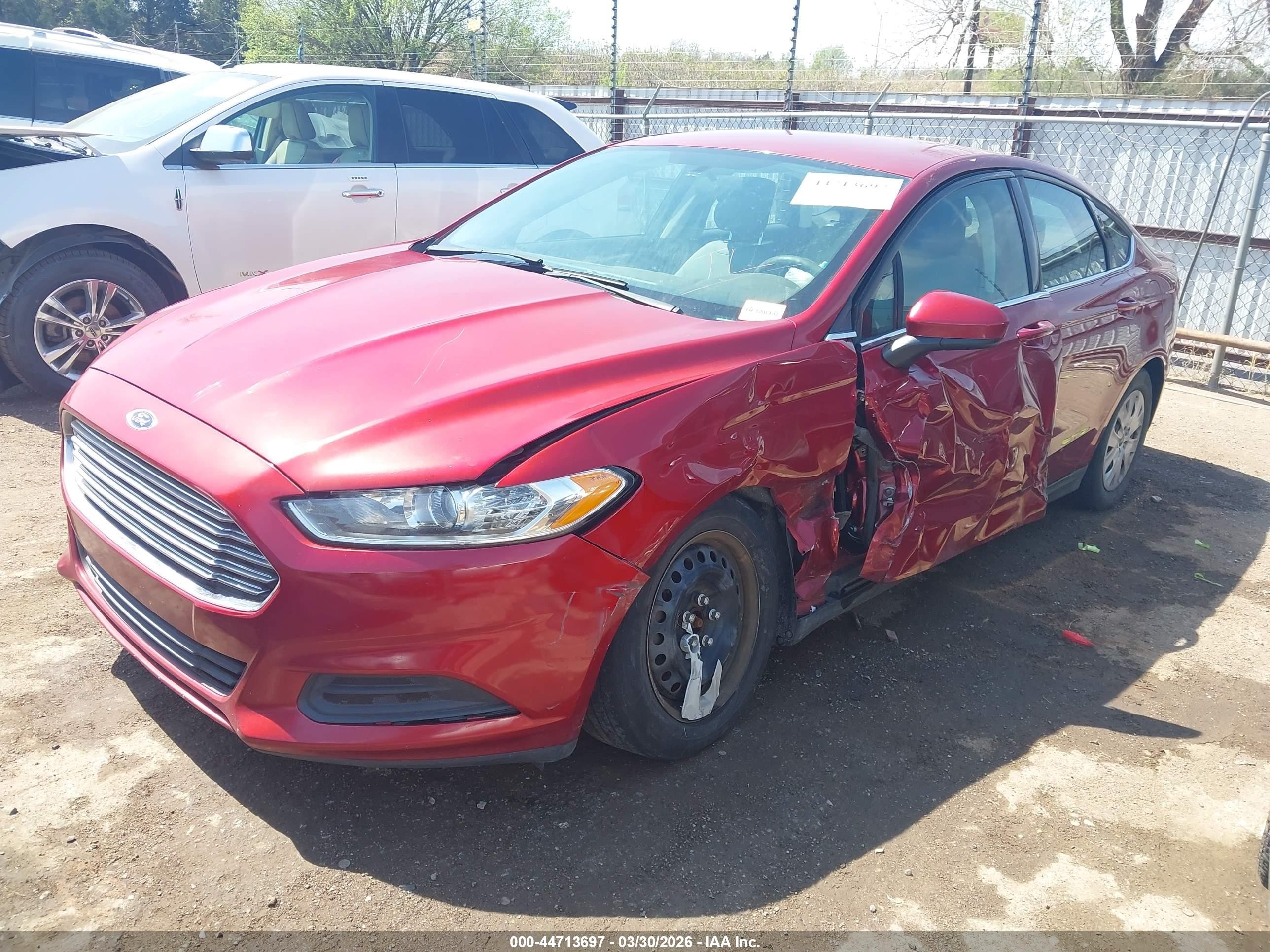 2013 Ford Fusion S Red vin: 3FA6P0G75DR309774