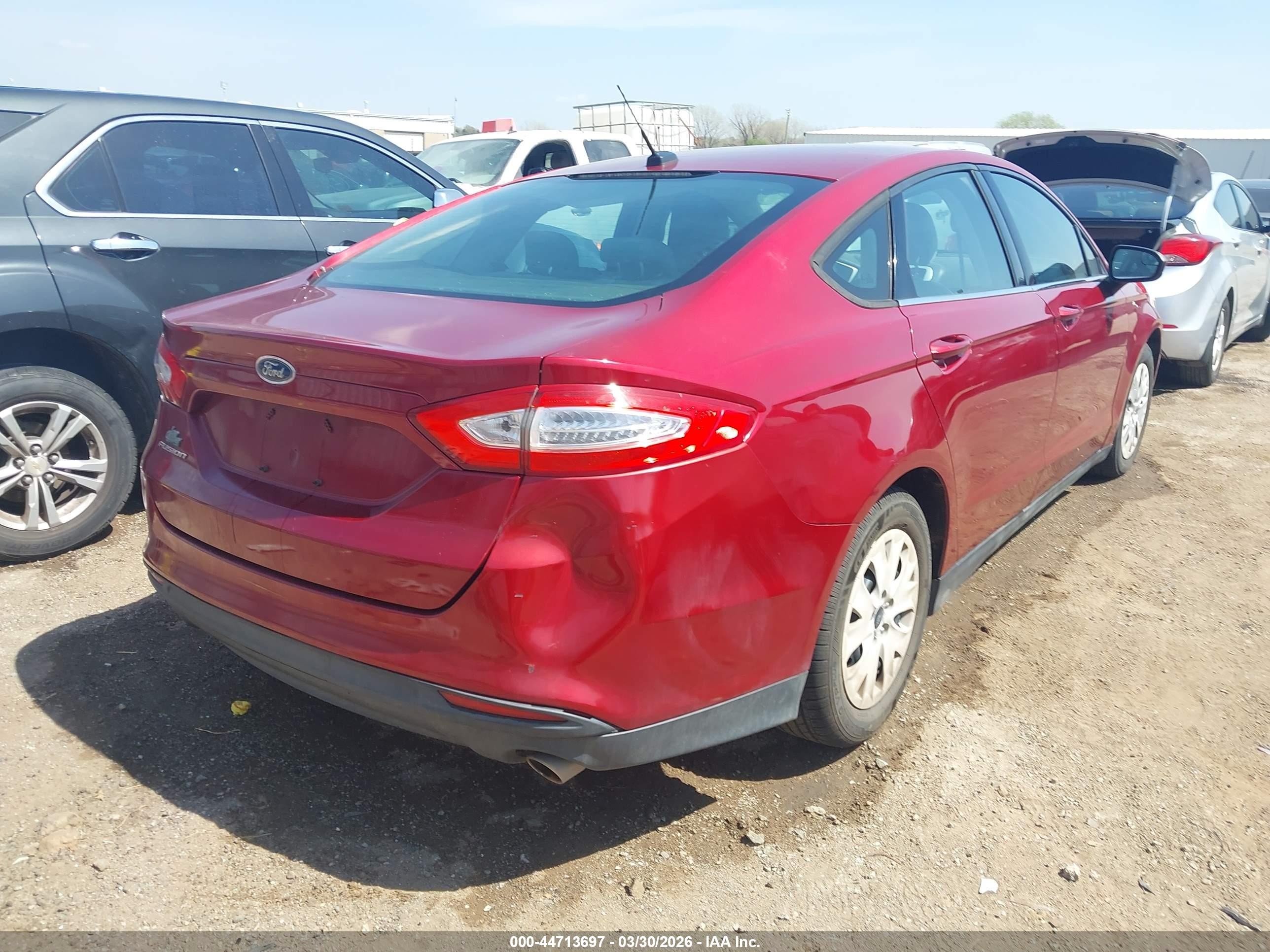 2013 Ford Fusion S Red vin: 3FA6P0G75DR309774