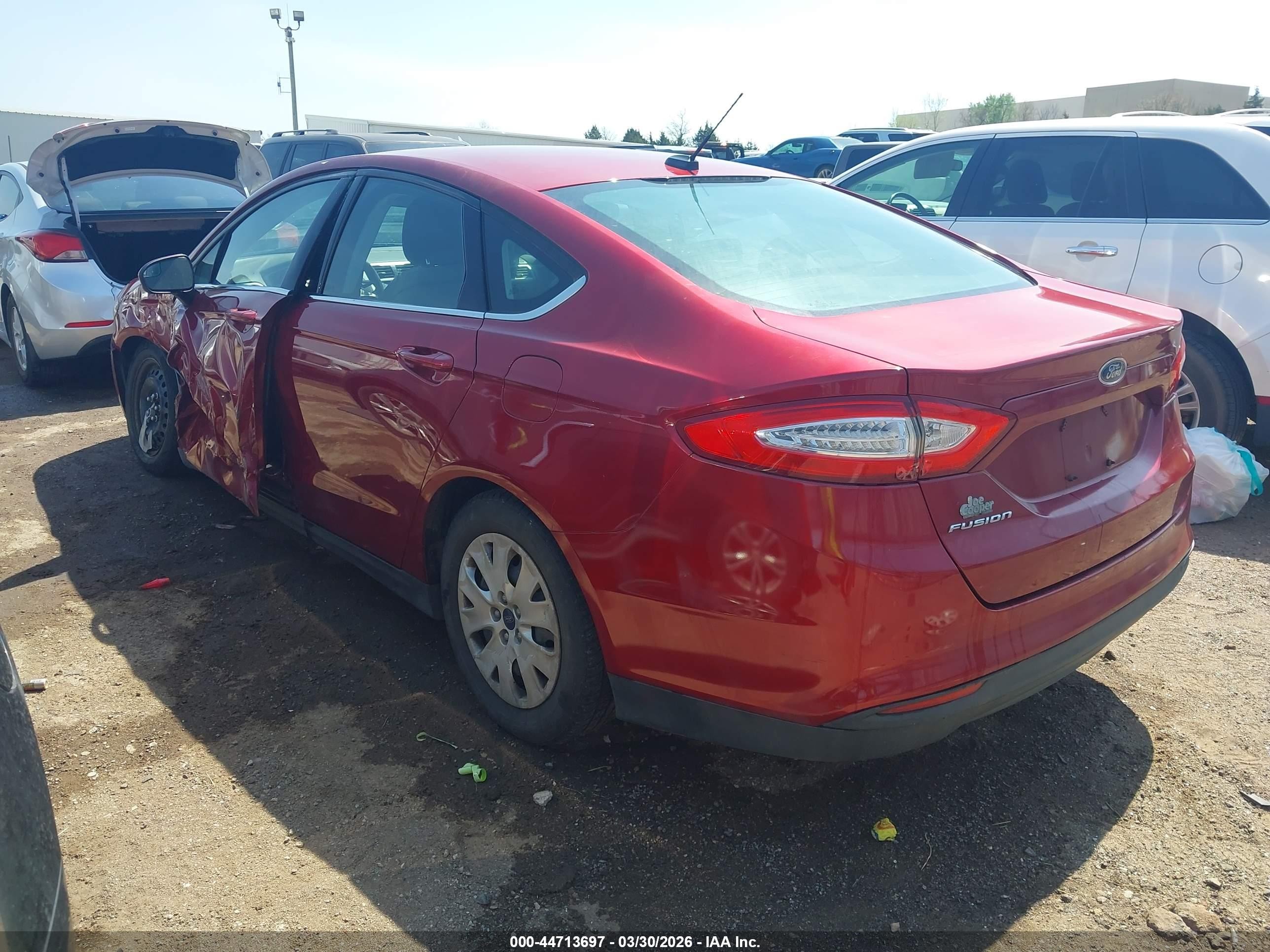 2013 Ford Fusion S Red vin: 3FA6P0G75DR309774
