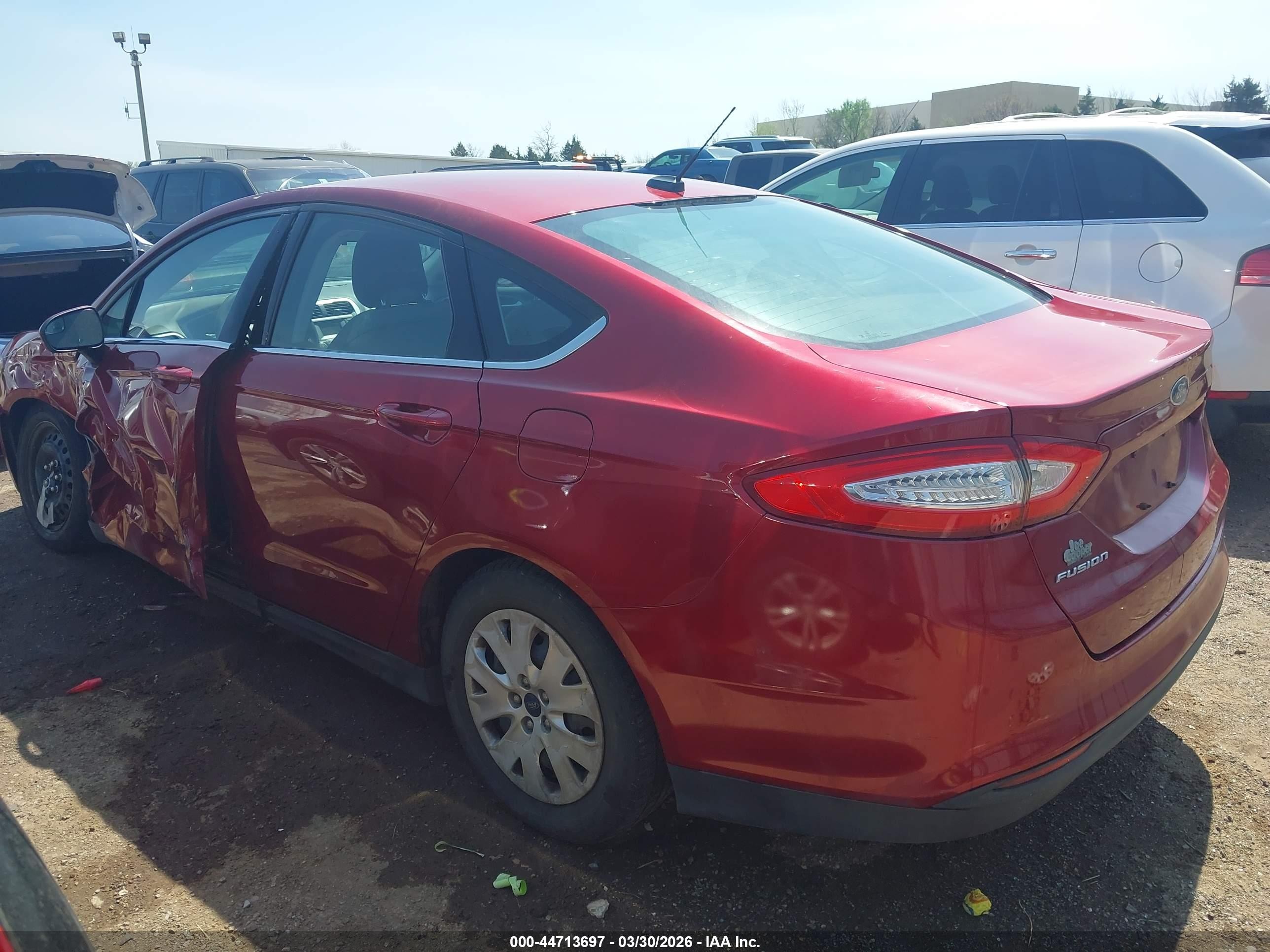 2013 Ford Fusion S Red vin: 3FA6P0G75DR309774