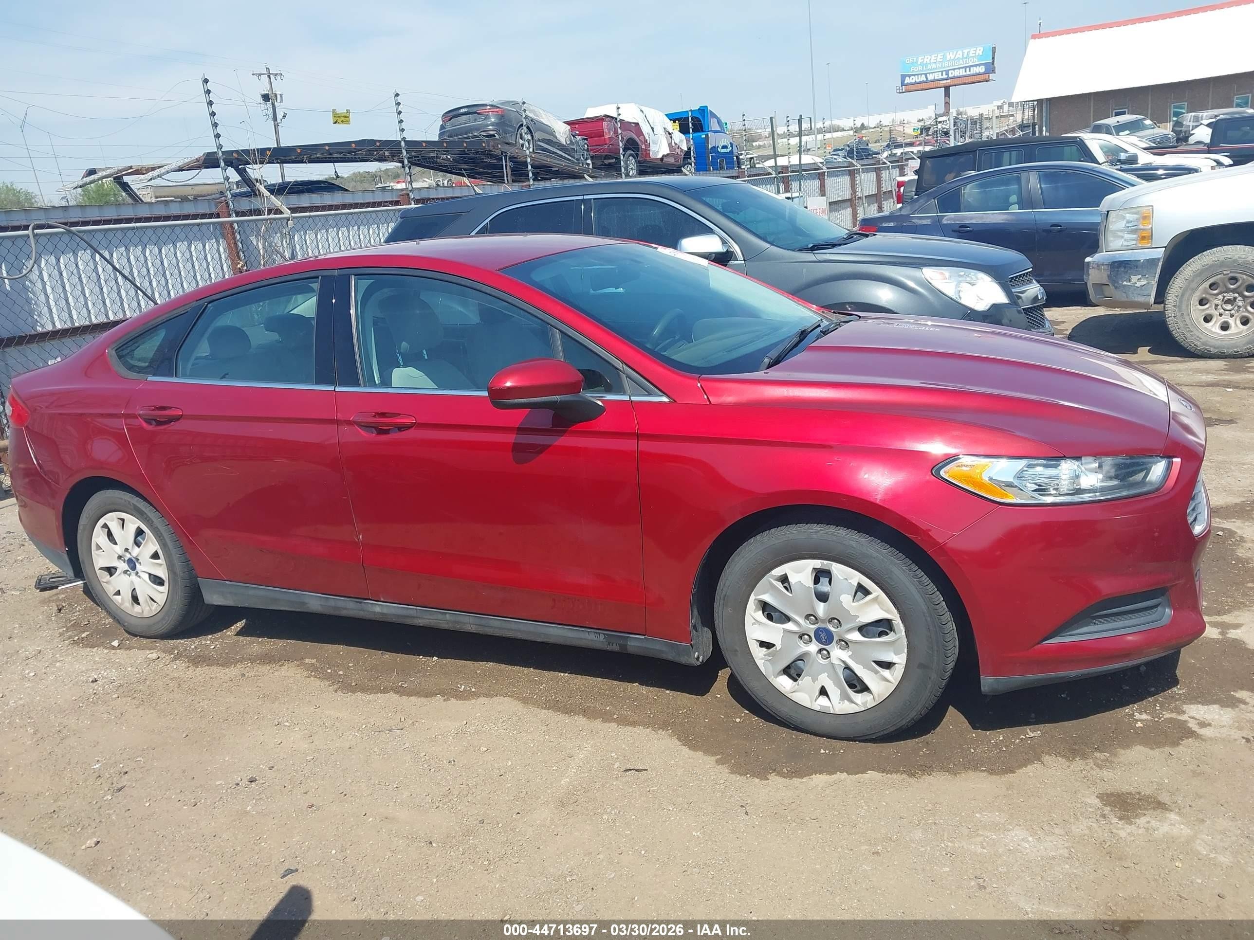 2013 Ford Fusion S Red vin: 3FA6P0G75DR309774