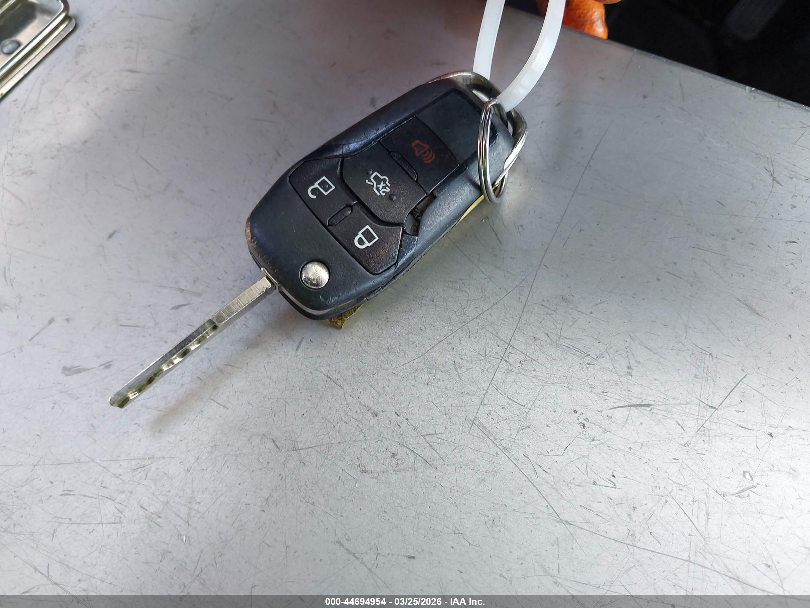 2014 Ford Fusion S Белый vin: 3FA6P0G75ER322445
