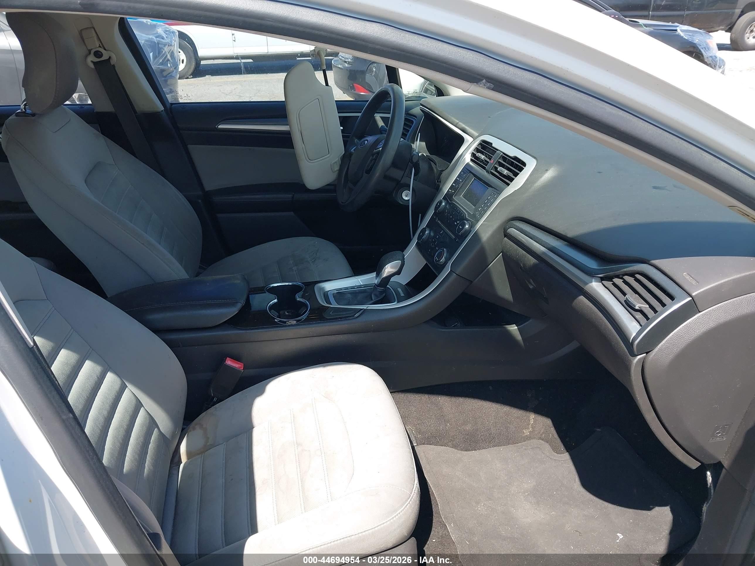 2014 Ford Fusion S Белый vin: 3FA6P0G75ER322445