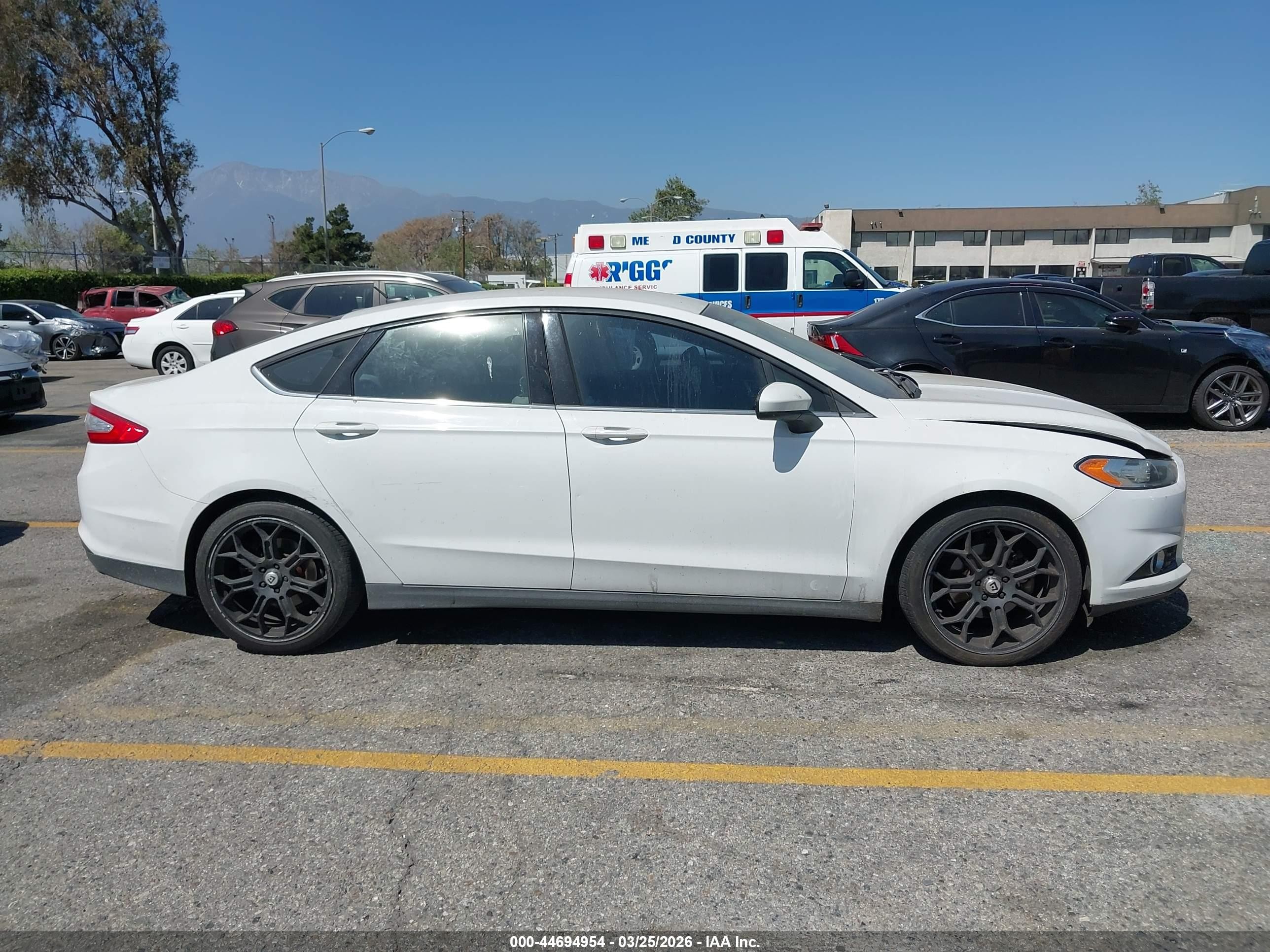 2014 Ford Fusion S Белый vin: 3FA6P0G75ER322445